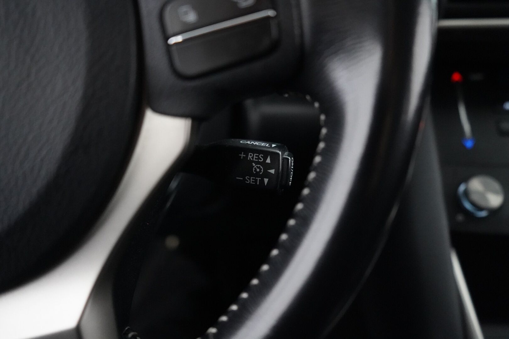 Lexus IS 2017 300h Hybrid A Comfort - Suomi-auto | Vakkari | Lohko | Keyless | Puolinahat | Tutka | Kahdet renkaat alumiinivanteilla | Juuri katsatettu | Särmä huoltohistoria |