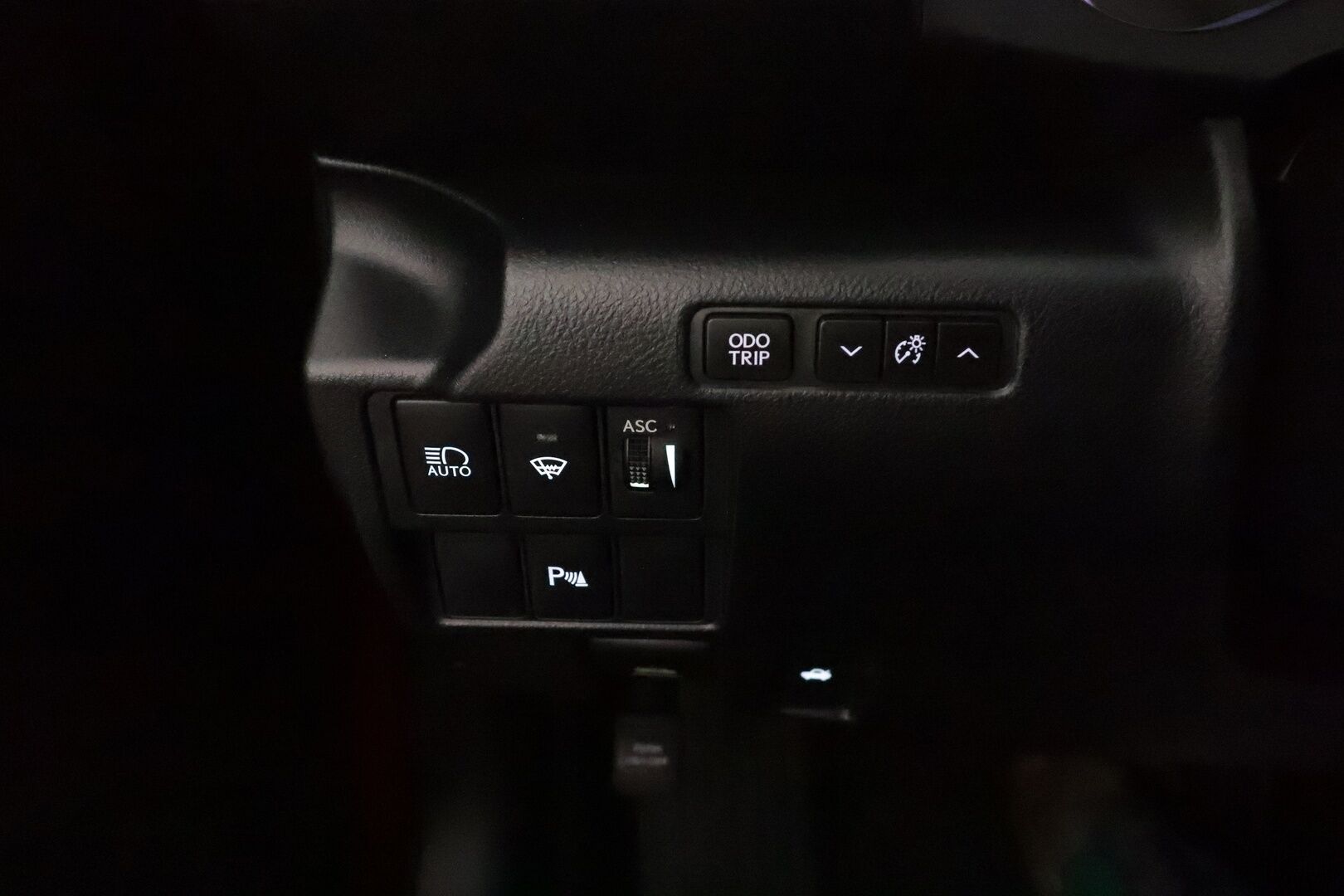Lexus IS 2017 300h Hybrid A Executive *ACC / P.kamera / LED / Facelift / Puolinahat / Lohkolämmitin / KeylessGo* - Suomi-auto / Kahdet renkaat aluvanteilla / Merkkihuollettu / Juuri huollettu!