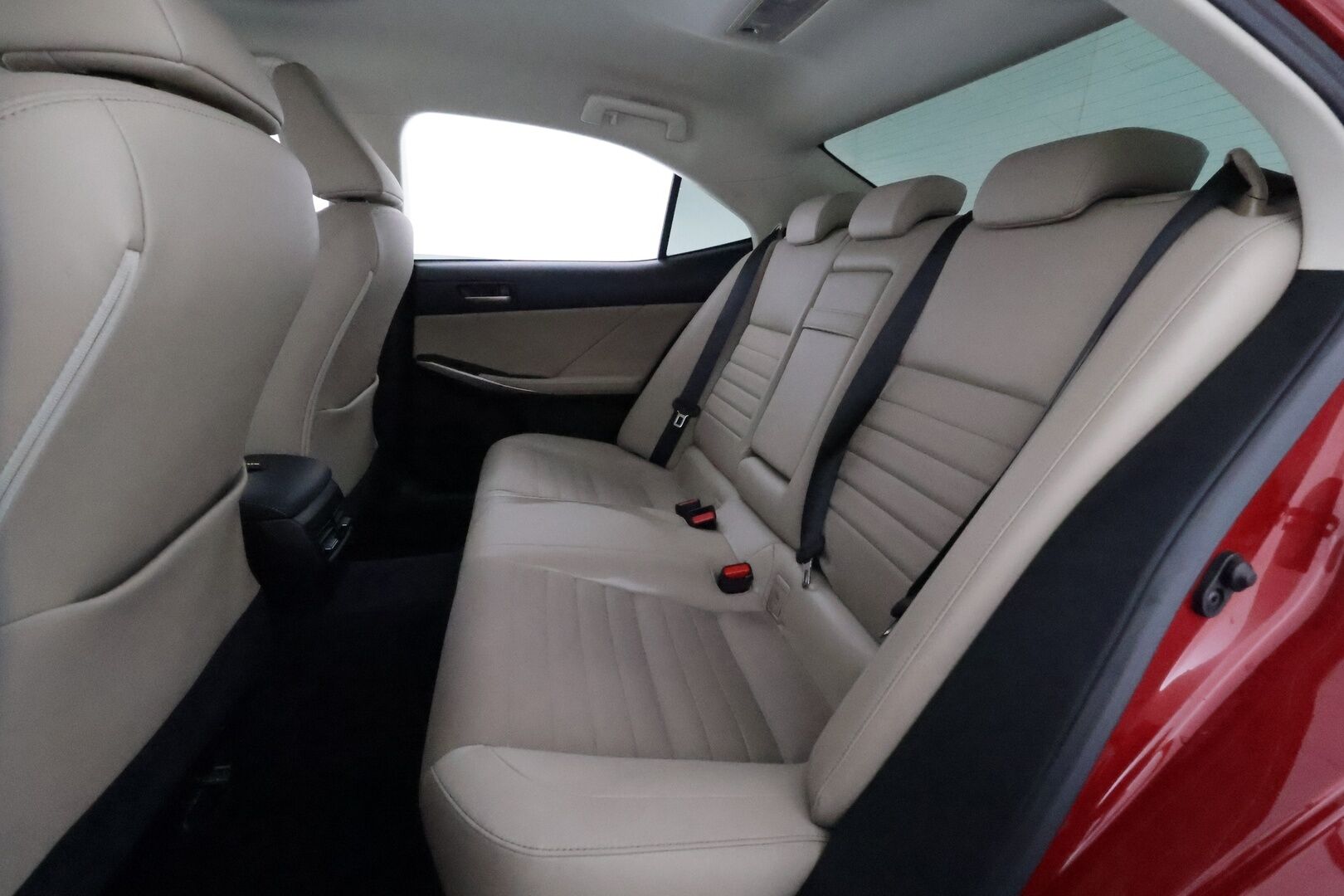 Lexus IS 2017 300h Hybrid A Executive *ACC / P.kamera / LED / Facelift / Puolinahat / Lohkolämmitin / KeylessGo* - Suomi-auto / Kahdet renkaat aluvanteilla / Merkkihuollettu / Juuri huollettu!