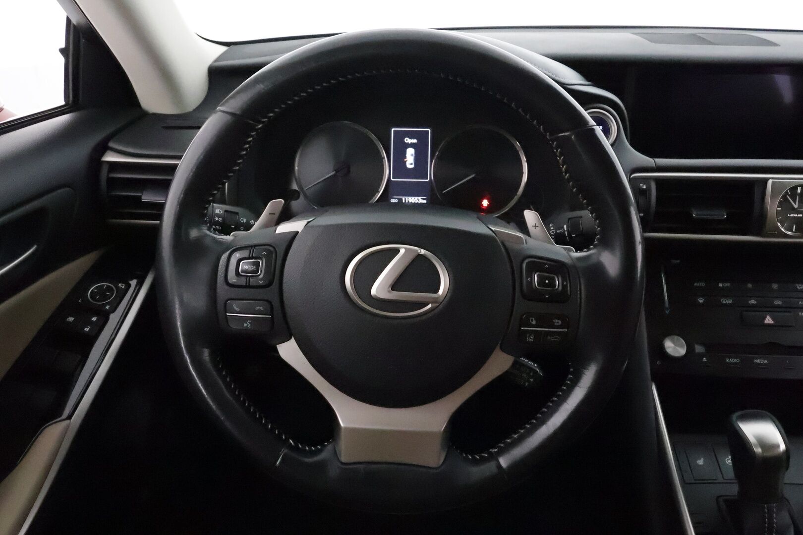 Lexus IS 2017 300h Hybrid A Executive *ACC / P.kamera / LED / Facelift / Puolinahat / Lohkolämmitin / KeylessGo* - Suomi-auto / Kahdet renkaat aluvanteilla / Merkkihuollettu / Juuri huollettu!