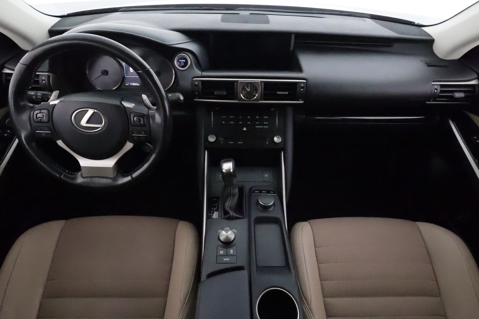Lexus IS 2017 300h Hybrid A Executive *ACC / P.kamera / LED / Facelift / Puolinahat / Lohkolämmitin / KeylessGo* - Suomi-auto / Kahdet renkaat aluvanteilla / Merkkihuollettu / Juuri huollettu!