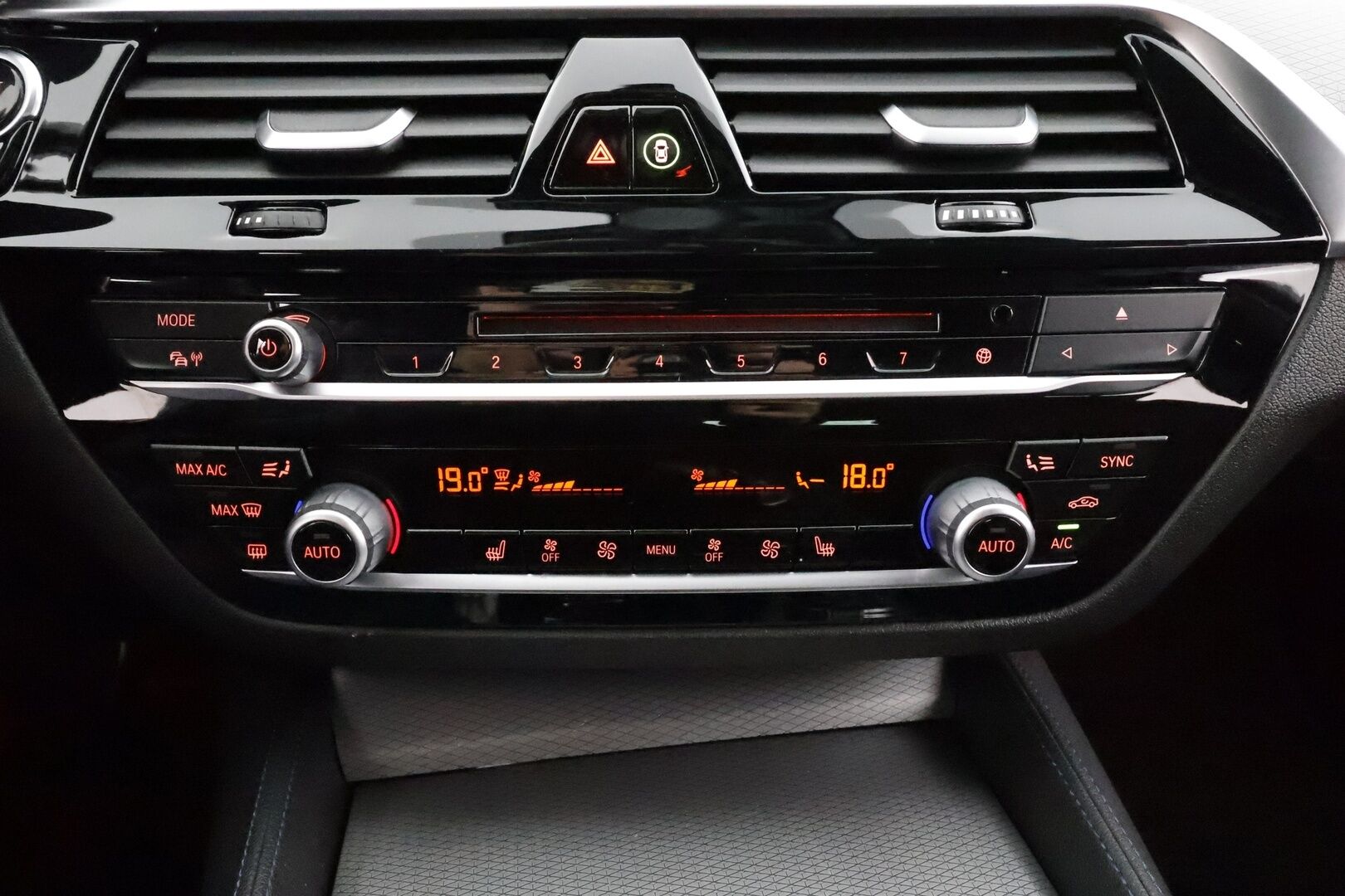 BMW 520 2019 G31 Touring 520d A xDrive Business M-Sport * HiFi / Lohkolämmitin / Adapt.LED / P.Kamera / Sportpenkit / Navi / Koukku * - *Suomi-auto / Kahdet renkaat / Merkkihuollettu!*