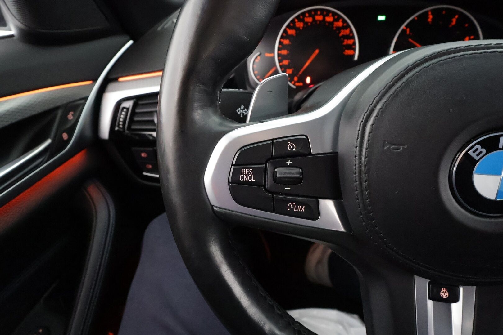 BMW 520 2019 G31 Touring 520d A xDrive Business M-Sport * HiFi / Lohkolämmitin / Adapt.LED / P.Kamera / Sportpenkit / Navi / Koukku * - *Suomi-auto / Kahdet renkaat / Merkkihuollettu!*