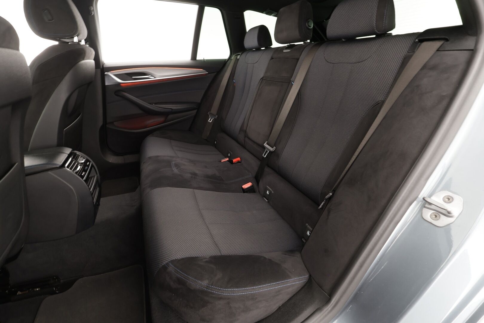 BMW 520 2019 G31 Touring 520d A xDrive Business M-Sport * HiFi / Lohkolämmitin / Adapt.LED / P.Kamera / Sportpenkit / Navi / Koukku * - *Suomi-auto / Kahdet renkaat / Merkkihuollettu!*