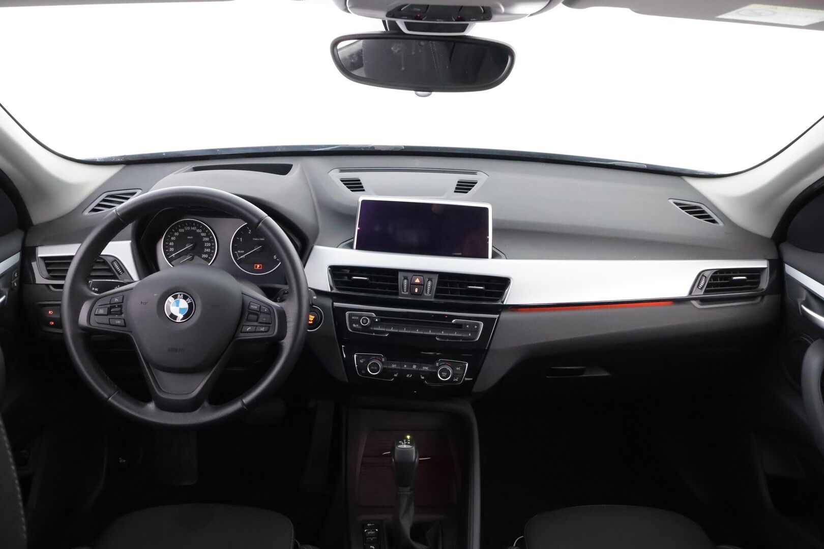 BMW X1 2018 F48 xDrive18d A Business Automatic Edition - 1OM Suomiauto | HUD | LED | Vakkari | Merkkihuollot | Peruutuskamera | Sporttipenkit | Vetokoukku | Juuri tullut Tampereelle!