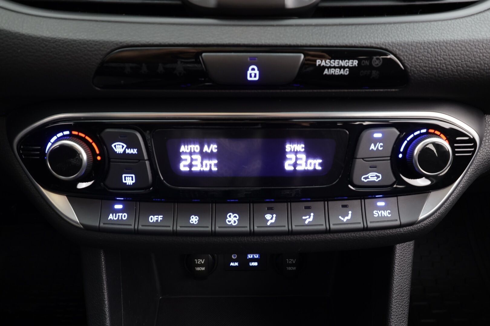 Hyundai i30 Wagon 2018 1,0 T-GDI Comfort Limited * 1.Om Suomi-auto / Vakkari / P.kamera / LED / Lohkolämmitin / Kaistavahti * - Kahdet renkaat aluvanteilla