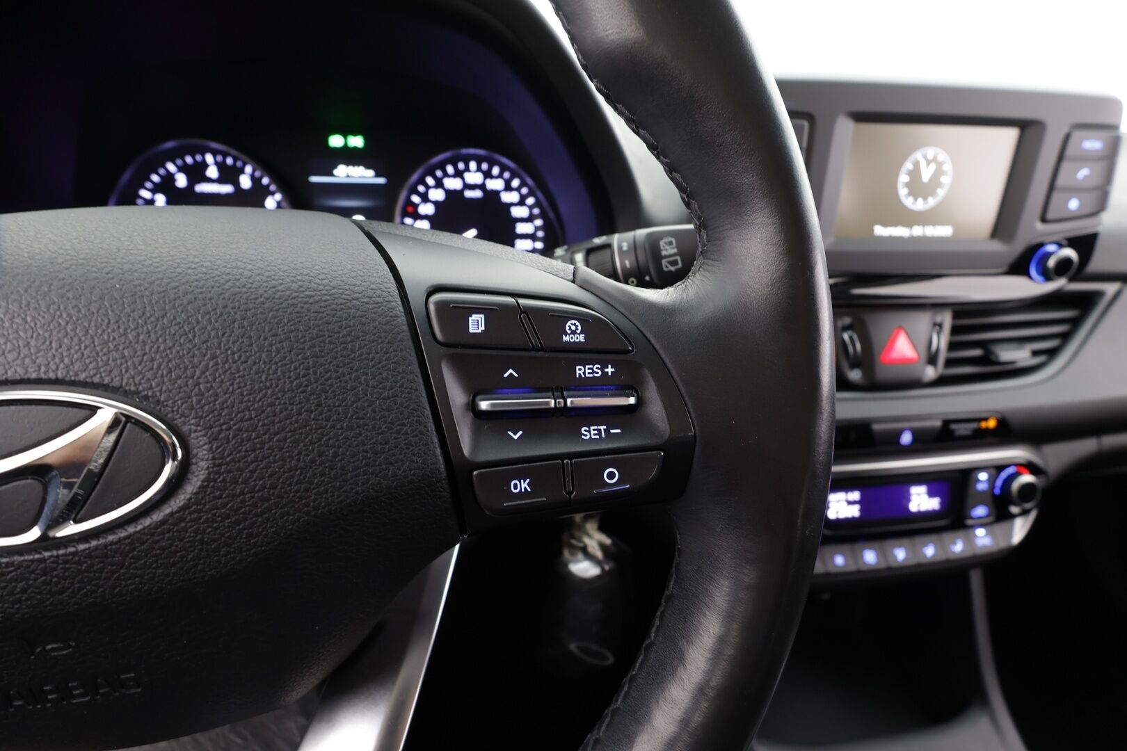 Hyundai i30 Wagon 2018 1,0 T-GDI Comfort Limited * 1.Om Suomi-auto / Vakkari / P.kamera / LED / Lohkolämmitin / Kaistavahti * - Kahdet renkaat aluvanteilla - HULLU BLACKWEEK KORKOTARJOUS 2,49%