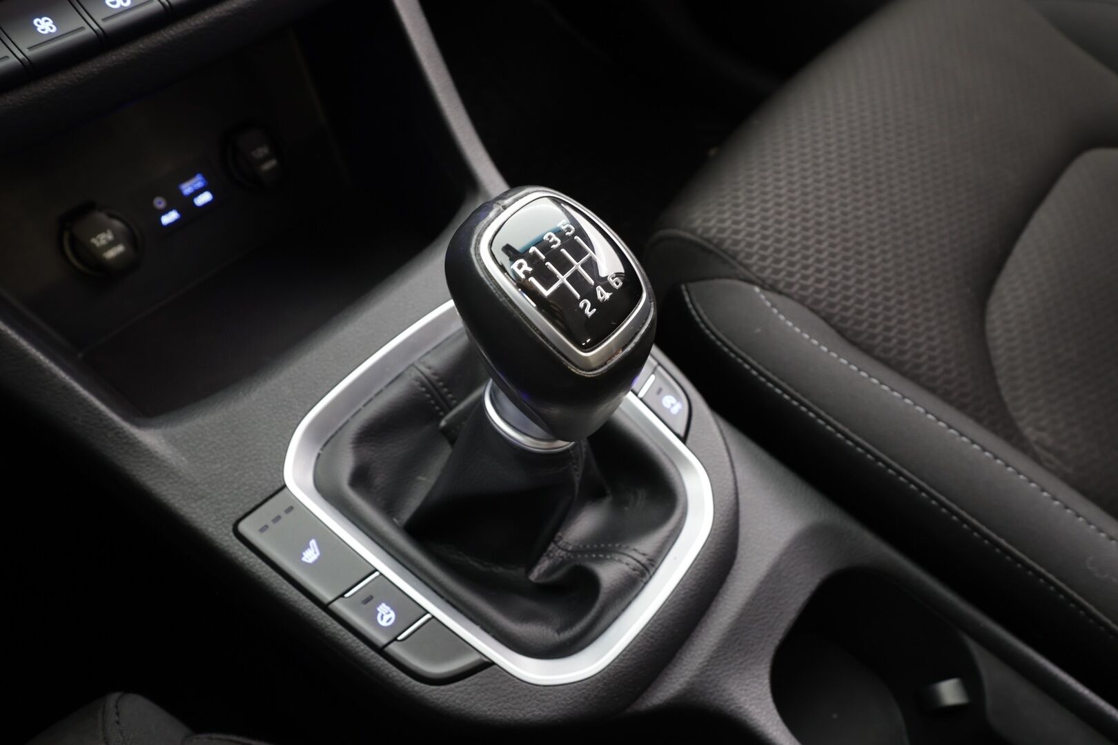 Hyundai i30 Wagon 2018 1,0 T-GDI Comfort Limited * 1.Om Suomi-auto / Vakkari / P.kamera / LED / Lohkolämmitin / Kaistavahti * - Kahdet renkaat aluvanteilla - HULLU BLACKWEEK KORKOTARJOUS 2,49%