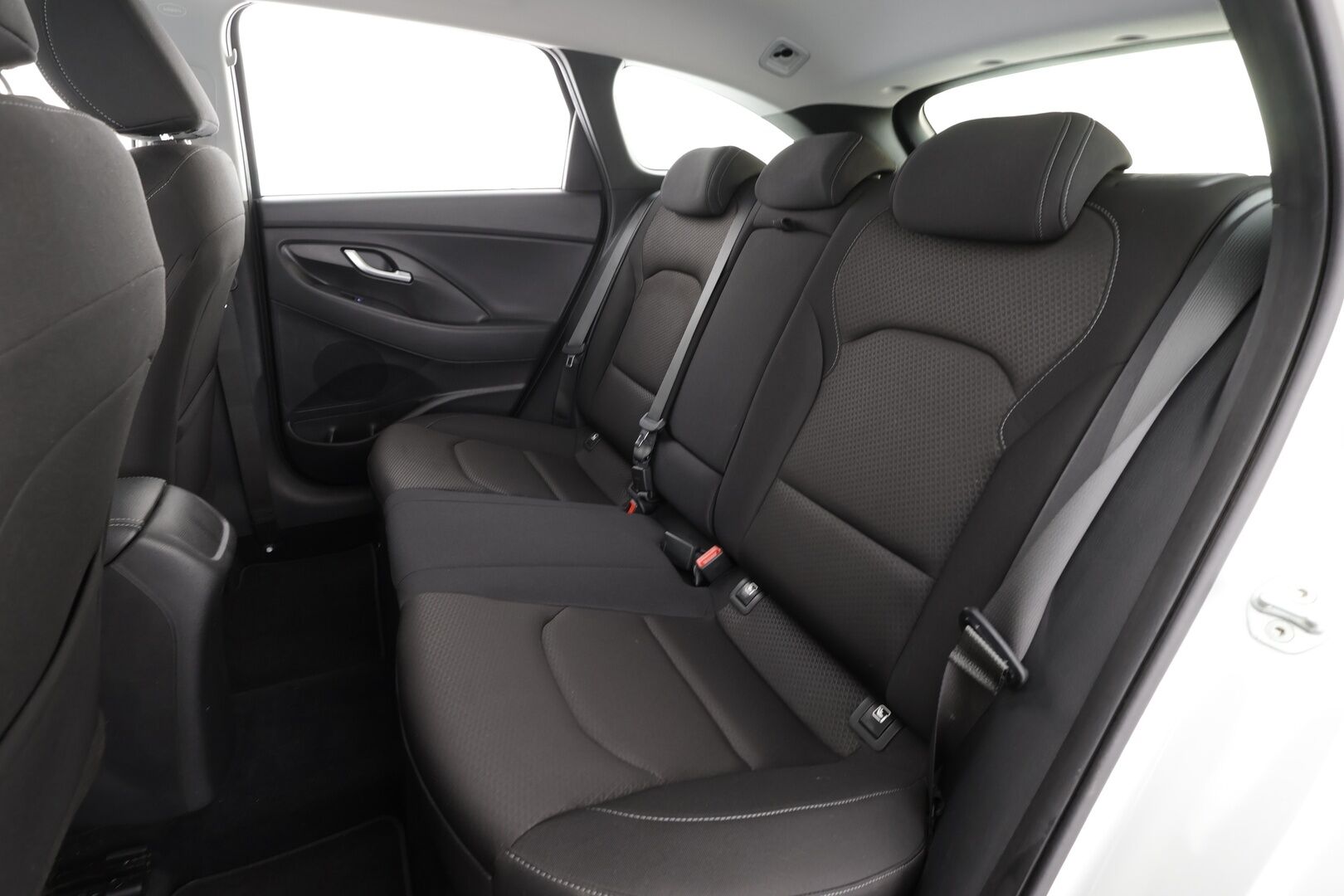 Hyundai i30 Wagon 2018 1,0 T-GDI Comfort Limited * 1.Om Suomi-auto / Vakkari / P.kamera / LED / Lohkolämmitin / Kaistavahti * - Kahdet renkaat aluvanteilla - HULLU BLACKWEEK KORKOTARJOUS 2,49%