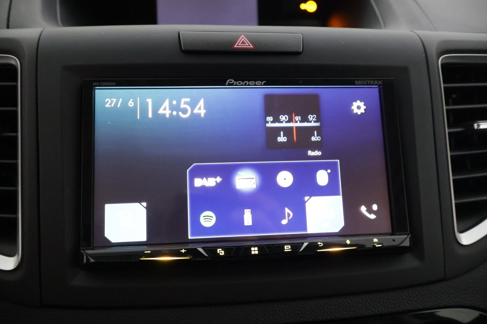 Honda CR-V 2017 2,0 Comfort Plus AT * Suomiauto / P-Kamera / Vetokoukku / Lohkolämmitin+sisäpistoke * - Kahdet hyvät renkaat / Vakkari / Aut. Ilmastointi