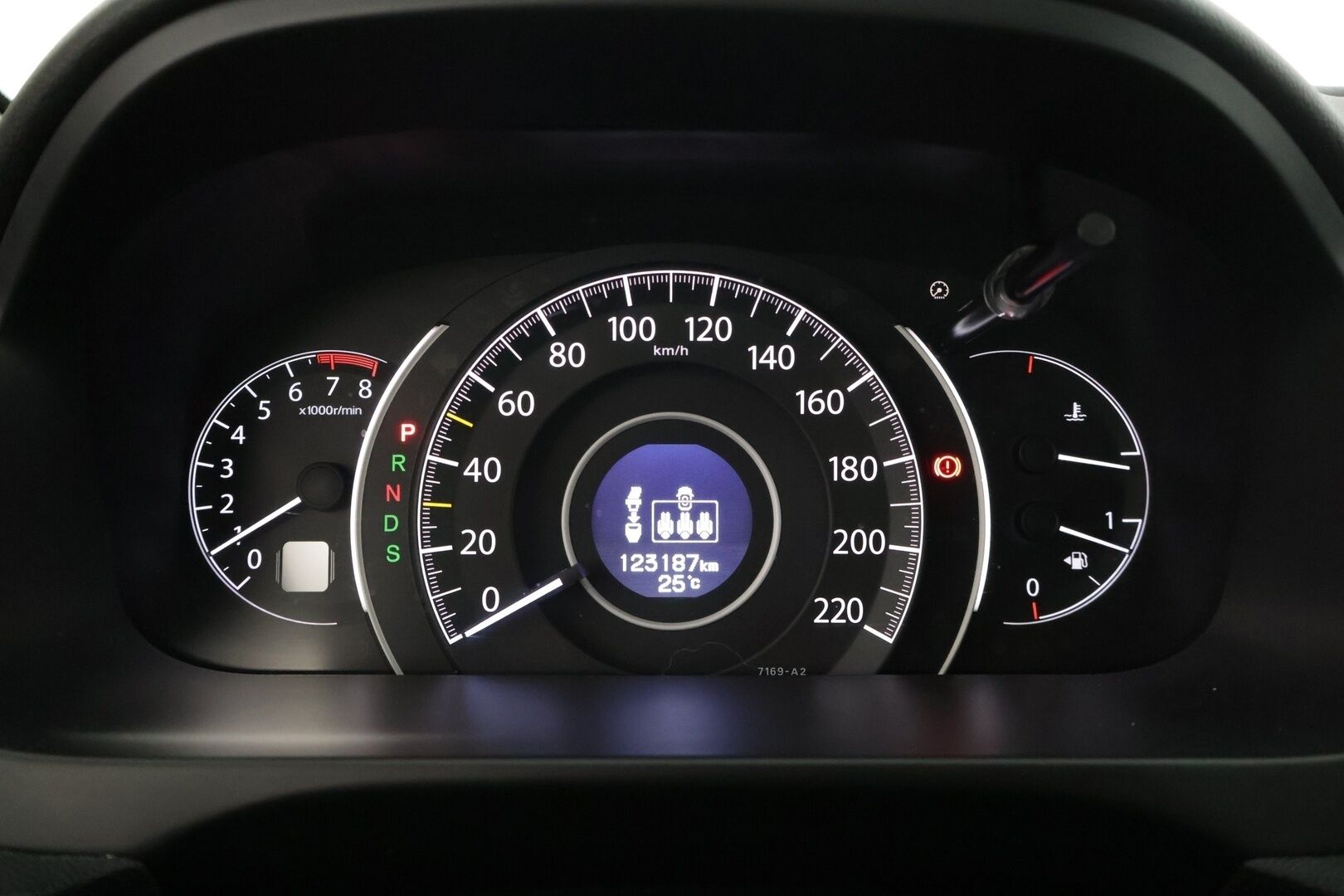 Honda CR-V 2017 2,0 Comfort Plus AT * Suomiauto / P-Kamera / Vetokoukku / Lohkolämmitin+sisäpistoke * - Kahdet hyvät renkaat / Vakkari / Aut. Ilmastointi