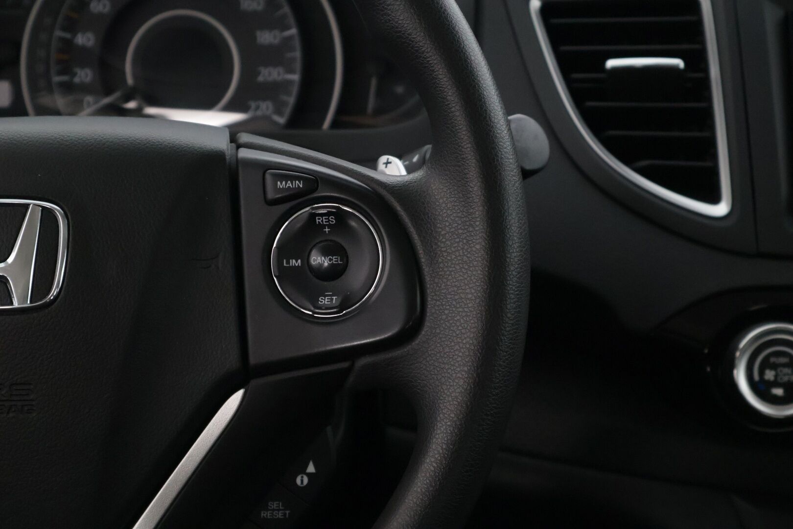 Honda CR-V 2017 2,0 Comfort Plus AT * P-Kamera / Vetokoukku / Aut. Ilmastointi / Lohkolämmitin+sisäpistoke * - * Kahdet hyvät renkaat / Suomi-auto *