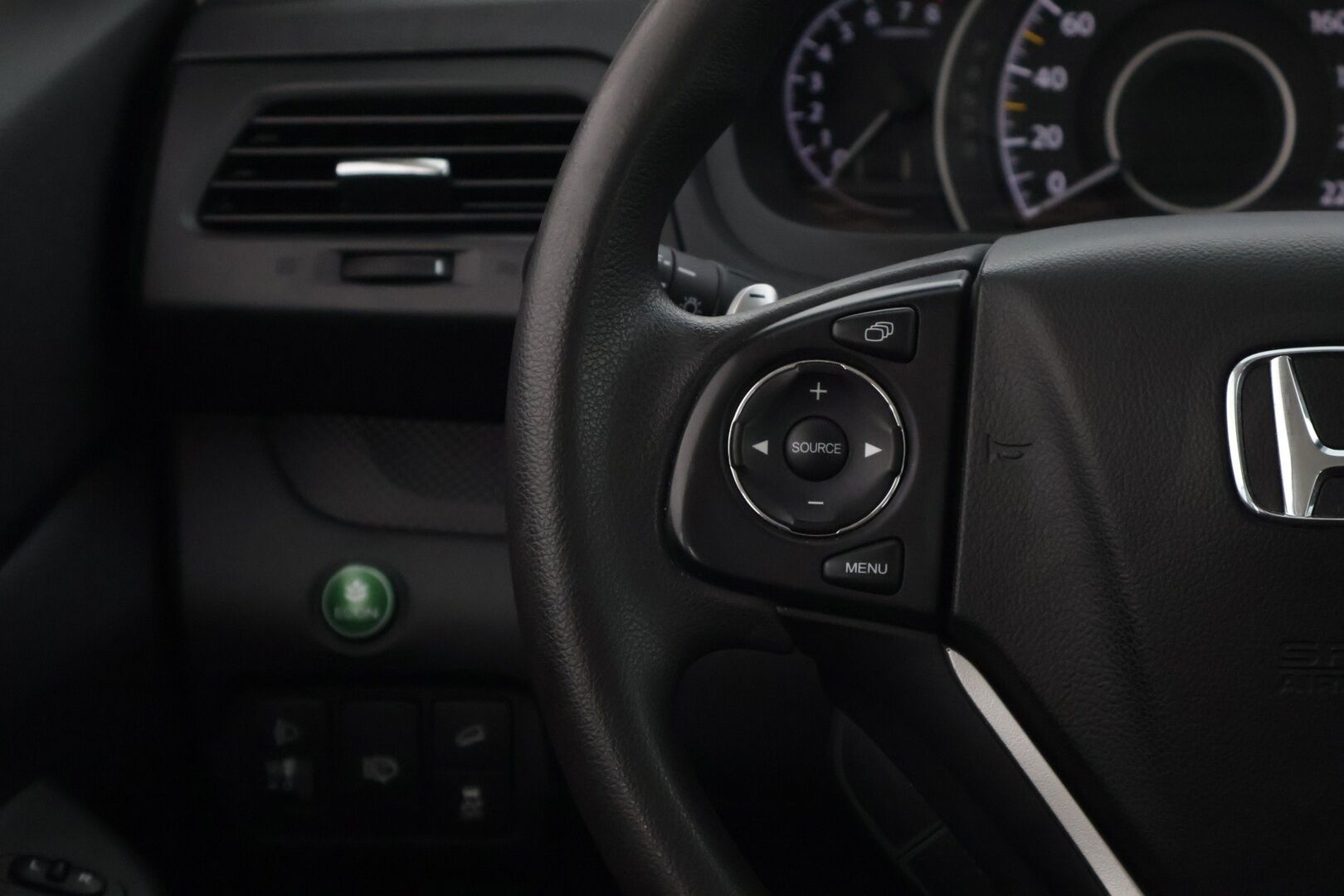 Honda CR-V 2017 2,0 Comfort Plus AT * Suomiauto / P-Kamera / Vetokoukku / Lohkolämmitin+sisäpistoke * - Kahdet hyvät renkaat / Vakkari / Aut. Ilmastointi