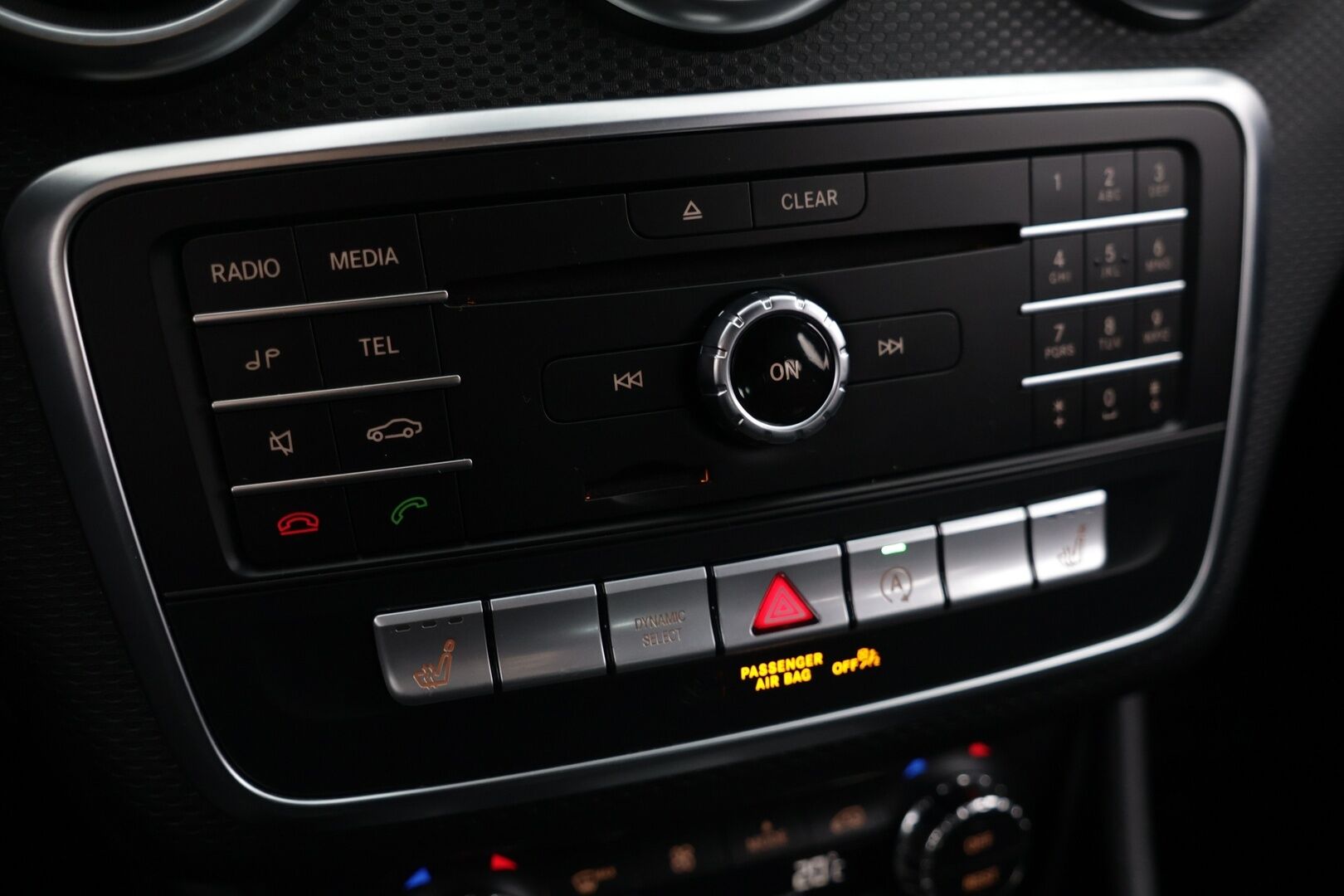 Mercedes-Benz A 2017 180 d A Premium Business * Kahdet renkaat*/ *P-Kamera* / *Juuri Huollettu* - Edullinen premium peli järkevillä kilsoilla!