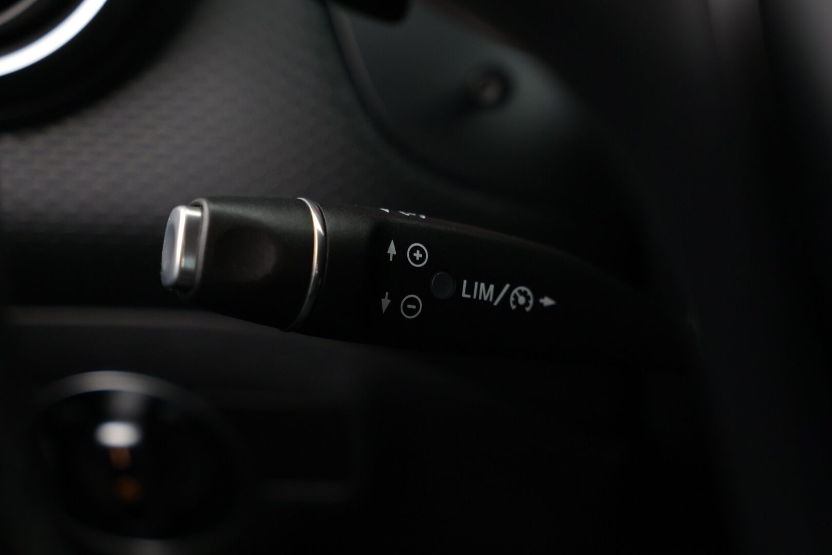 Mercedes-Benz A 2017 180 d A Premium Business * Kahdet renkaat*/ *P-Kamera* / *Juuri Huollettu* - Edullinen premium peli järkevillä kilsoilla!