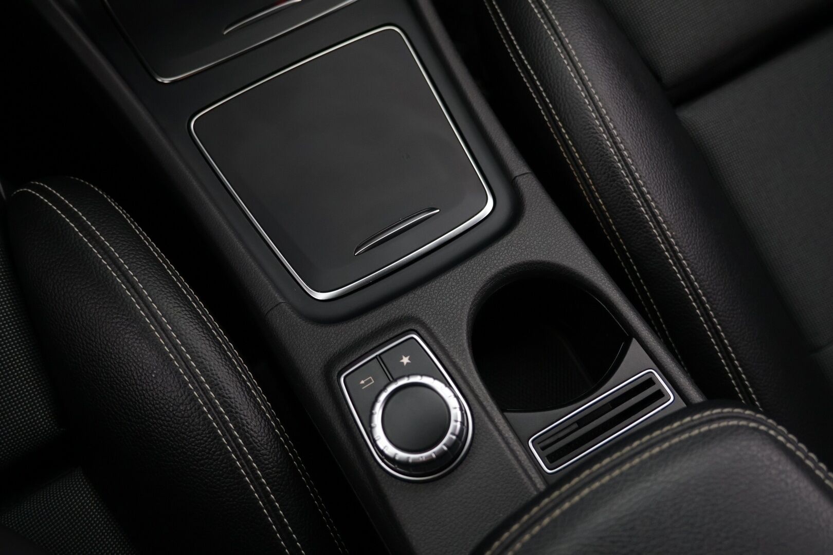 Mercedes-Benz A 2017 180 d A Premium Business * Kahdet renkaat*/ *P-Kamera* / *Juuri Huollettu* - Edullinen premium peli järkevillä kilsoilla!