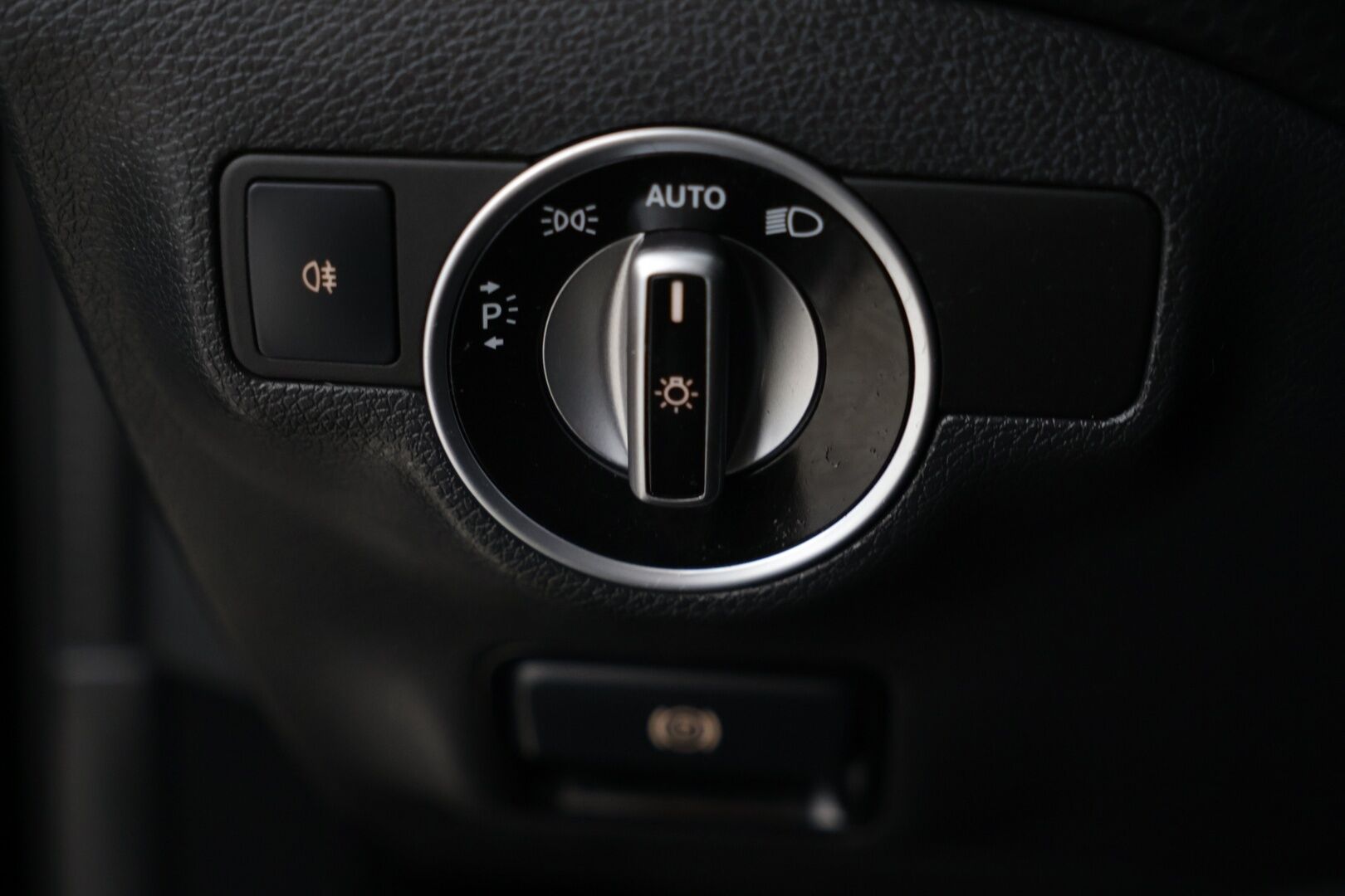 Mercedes-Benz A 2017 180 d A Premium Business * Kahdet renkaat*/ *P-Kamera* / *Juuri Huollettu* - Edullinen premium peli järkevillä kilsoilla!