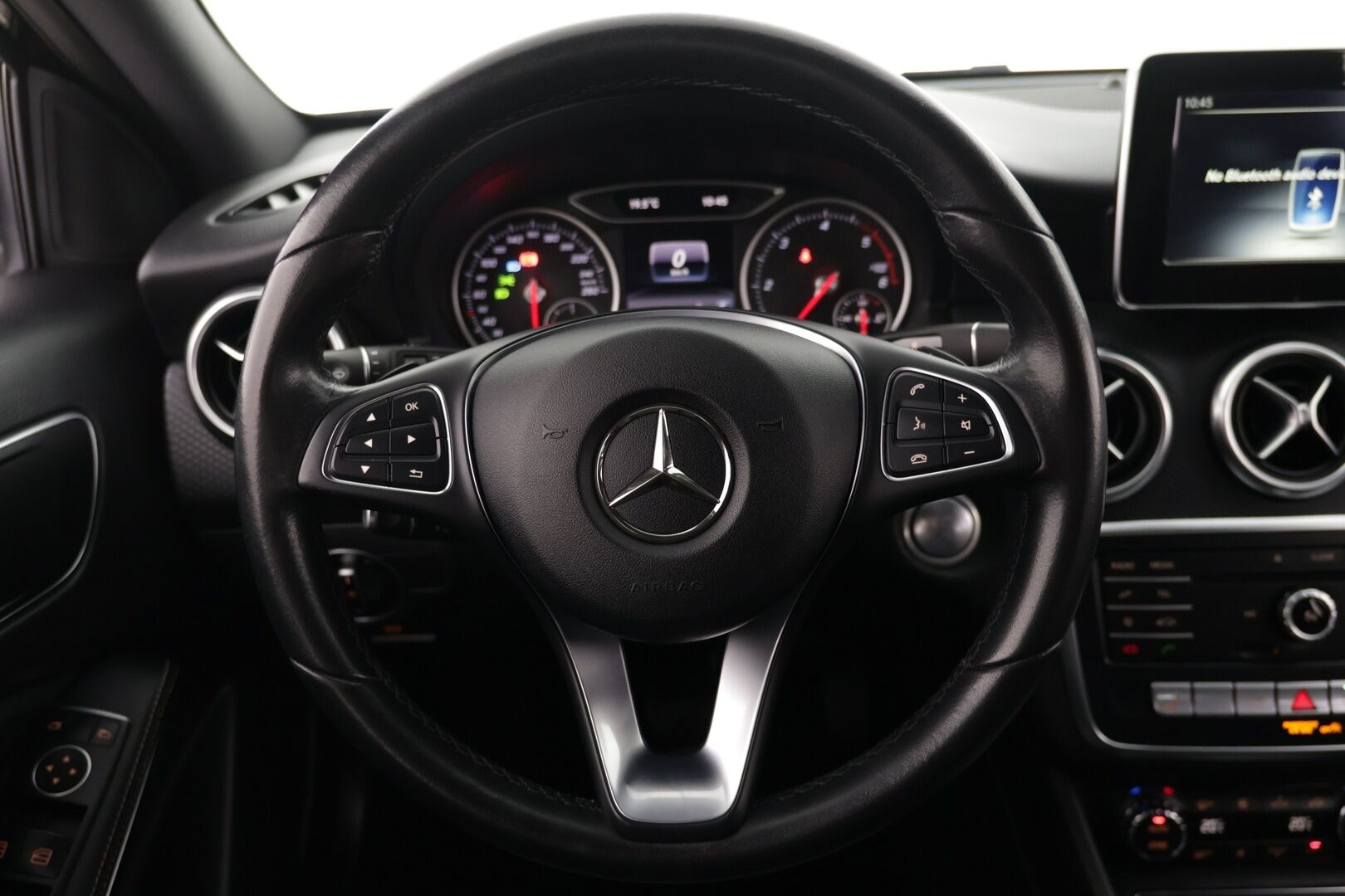 Mercedes-Benz A 2017 180 d A Premium Business * Kahdet renkaat*/ *P-Kamera* / *Juuri Huollettu* - Edullinen premium peli järkevillä kilsoilla!