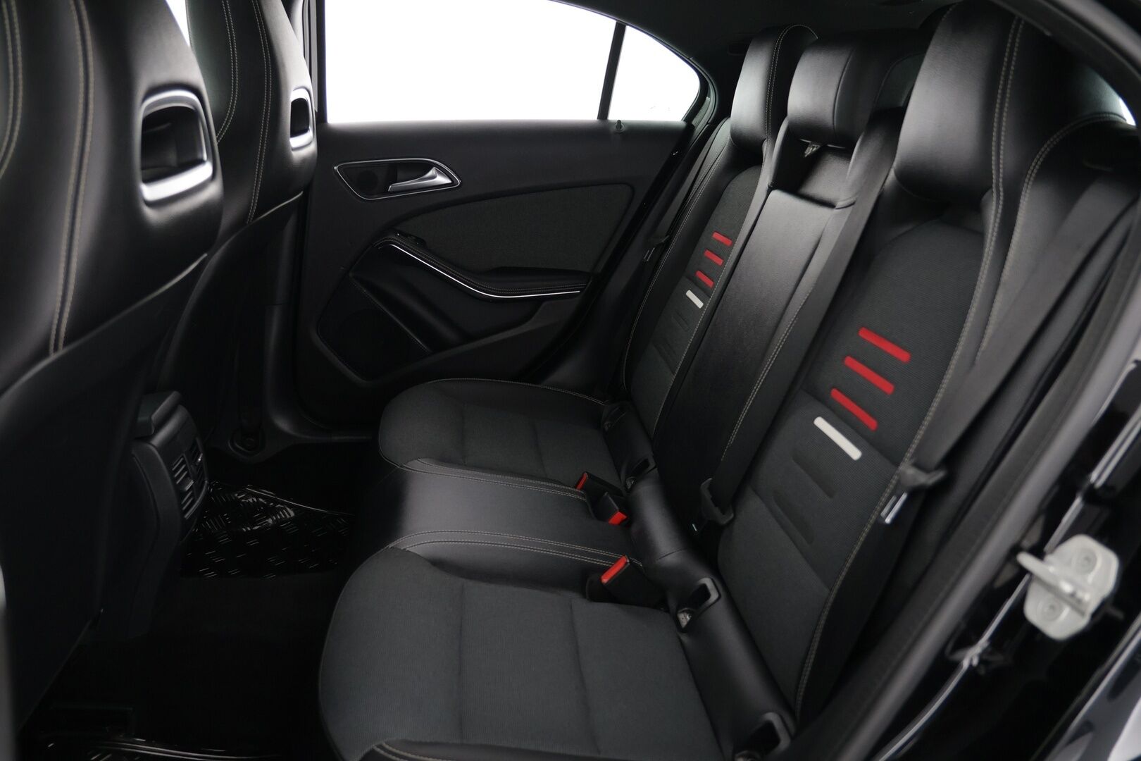 Mercedes-Benz A 2017 180 d A Premium Business * Kahdet renkaat*/ *P-Kamera* / *Juuri Huollettu* - Edullinen premium peli järkevillä kilsoilla!