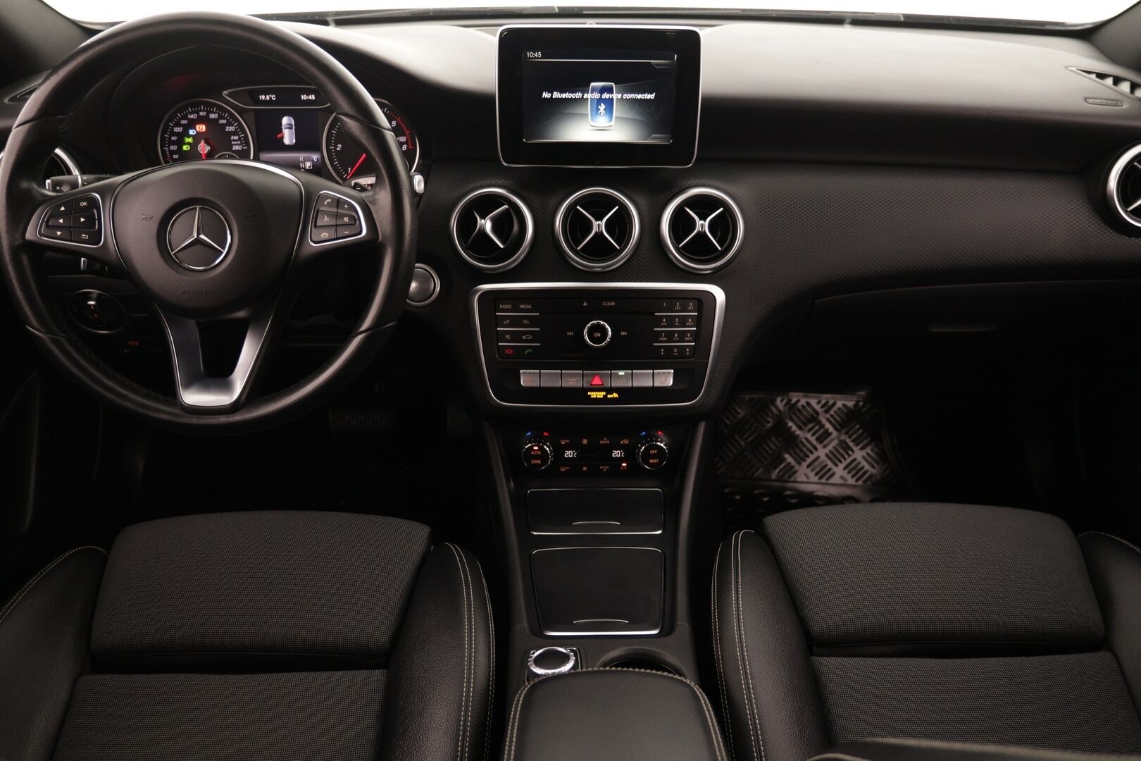 Mercedes-Benz A 2017 180 d A Premium Business * Kahdet renkaat*/ *P-Kamera* / *Juuri Huollettu* - Edullinen premium peli järkevillä kilsoilla!