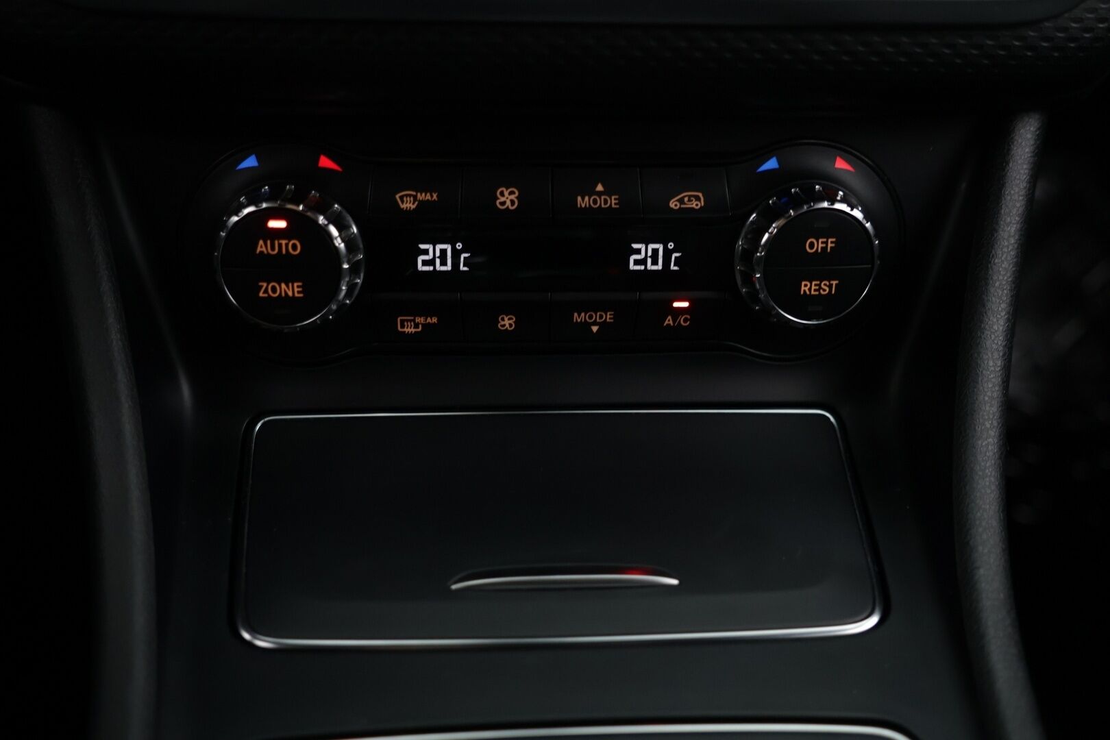 Mercedes-Benz A 2017 180 d A Premium Business * Kahdet renkaat*/ *P-Kamera* / *Juuri Huollettu* - Edullinen premium peli järkevillä kilsoilla!