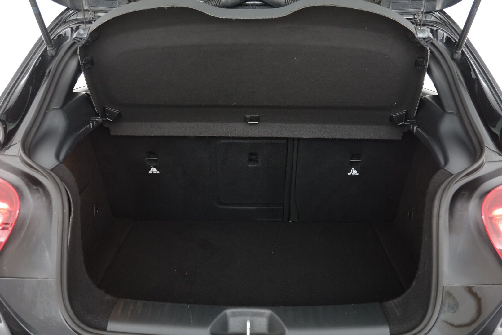 Mercedes-Benz A 2017 180 d A Premium Business * Kahdet renkaat*/ *P-Kamera* / *Juuri Huollettu* - Edullinen premium peli järkevillä kilsoilla!