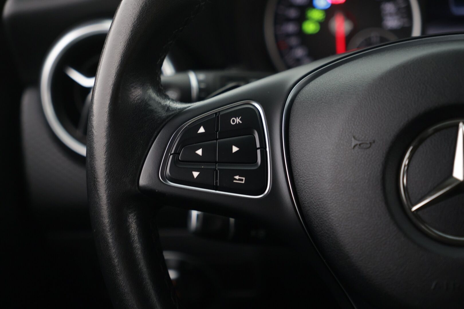 Mercedes-Benz A 2017 180 d A Premium Business * Kahdet renkaat*/ *P-Kamera* / *Juuri Huollettu* - Edullinen premium peli järkevillä kilsoilla!