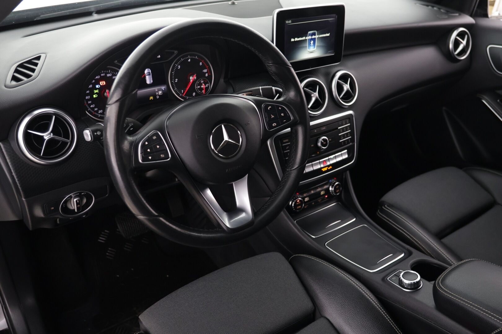 Mercedes-Benz A 2017 180 d A Premium Business * Kahdet renkaat*/ *P-Kamera* / *Juuri Huollettu* - Edullinen premium peli järkevillä kilsoilla!