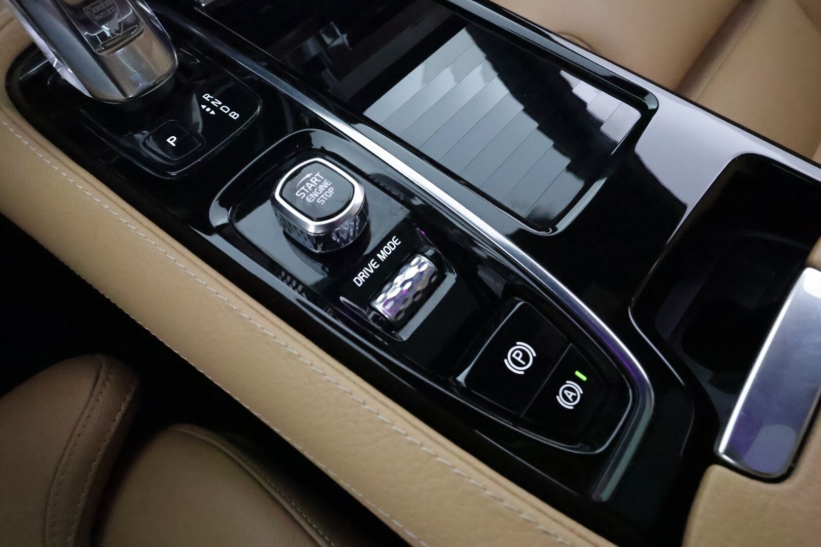 Volvo V90 2018 T8 AWD Inscription aut **Pa-lämmitin / Panorama / Adapt.vakkari / Muistipenkki / 360 Kamera / Koukku / Keyless / Full LED** - Suomi-auto