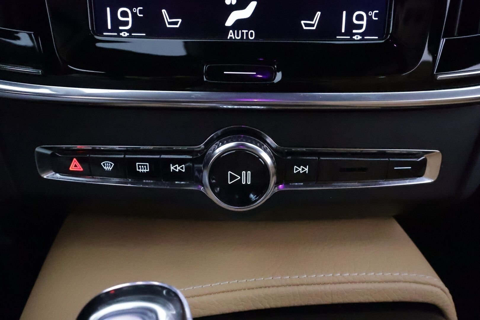 Volvo V90 2018 T8 AWD Inscription aut **Pa-lämmitin / Panorama / Adapt.vakkari / Muistipenkki / 360 Kamera / Koukku / Keyless / Full LED** - Suomi-auto