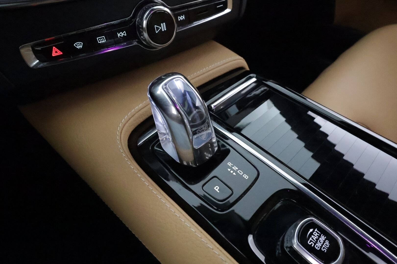 Volvo V90 2018 T8 AWD Inscription aut **Pa-lämmitin / Panorama / Adapt.vakkari / Muistipenkki / 360 Kamera / Koukku / Keyless / Full LED** - Suomi-auto