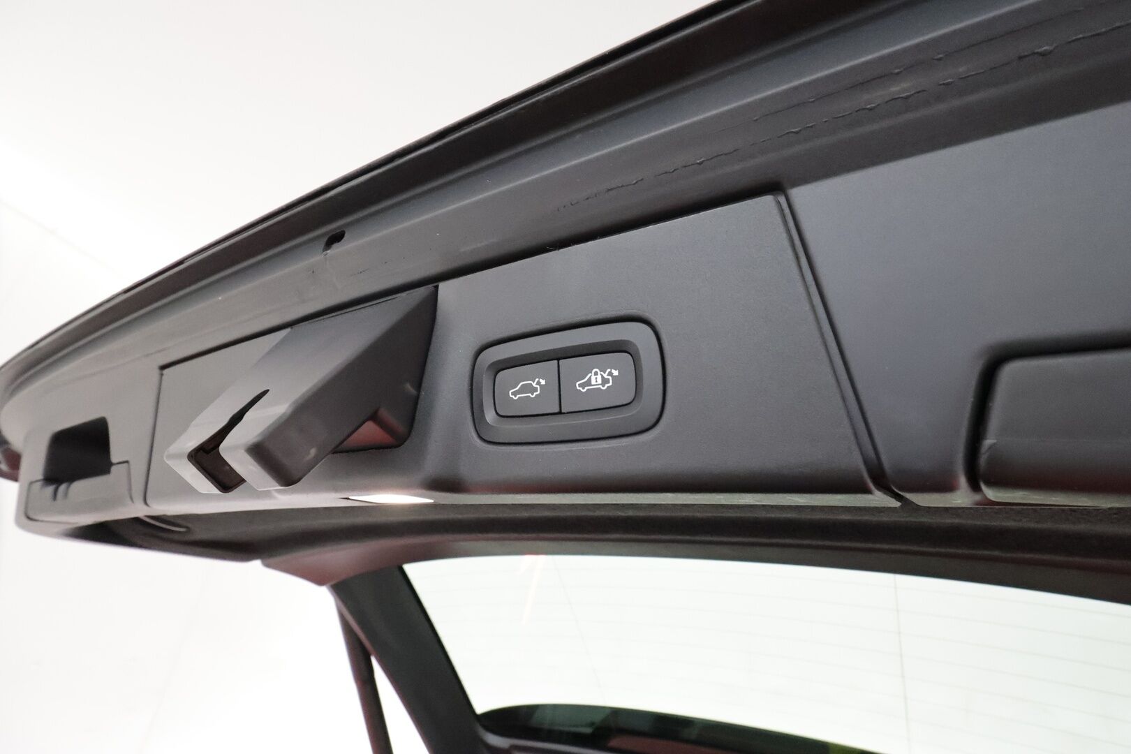 Volvo V90 2018 T8 AWD Inscription aut **Pa-lämmitin / Panorama / Adapt.vakkari / Muistipenkki / 360 Kamera / Koukku / Keyless / Full LED** - Suomi-auto