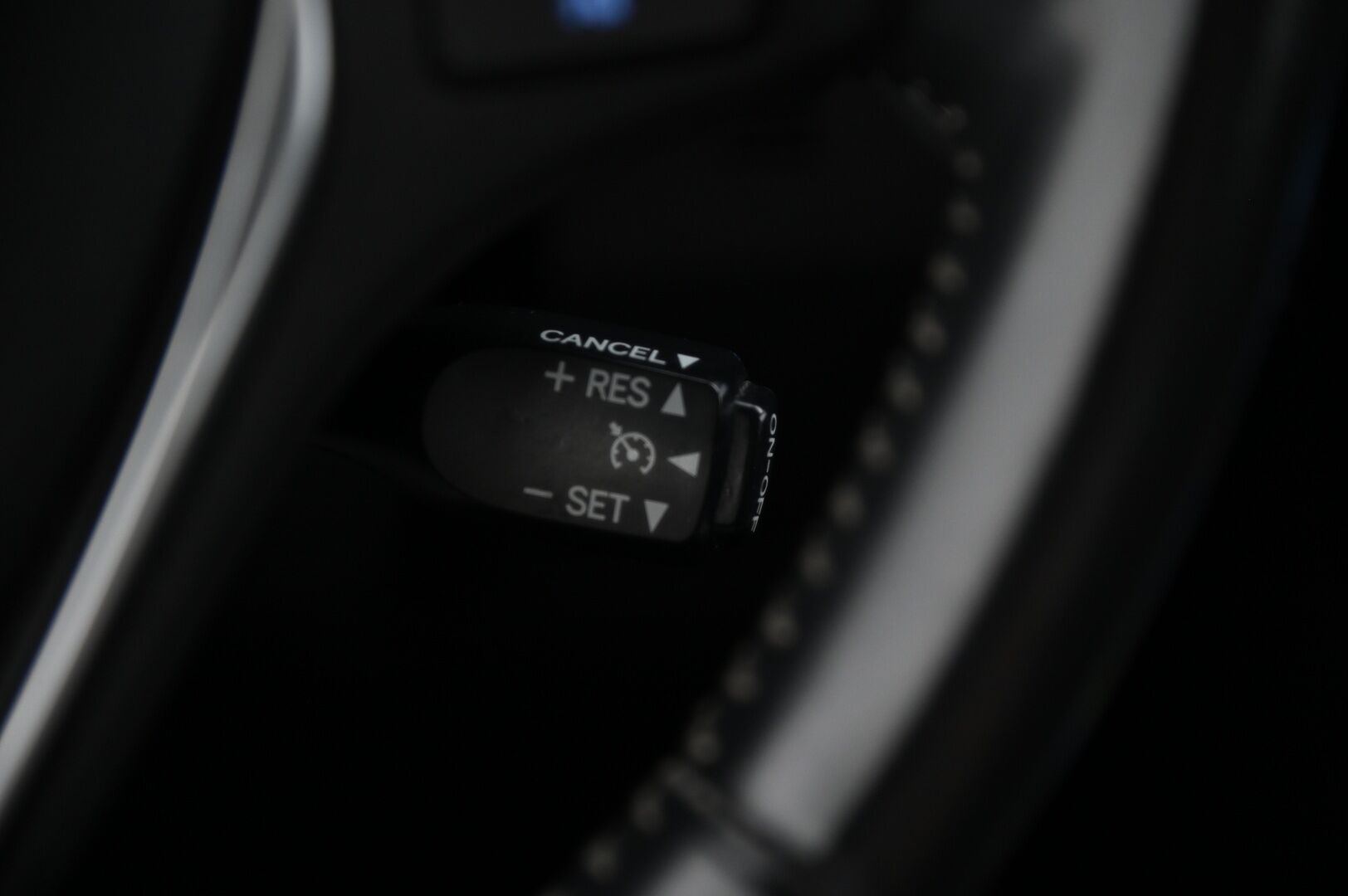 Toyota Auris 2018 Touring Sports 1,8 Hybrid Active * Navi / Vakkari / Lohko / Lane assist / Toyota Online* - 2x renkaat vanteilla / siisti / Taloudellinen / BT * 