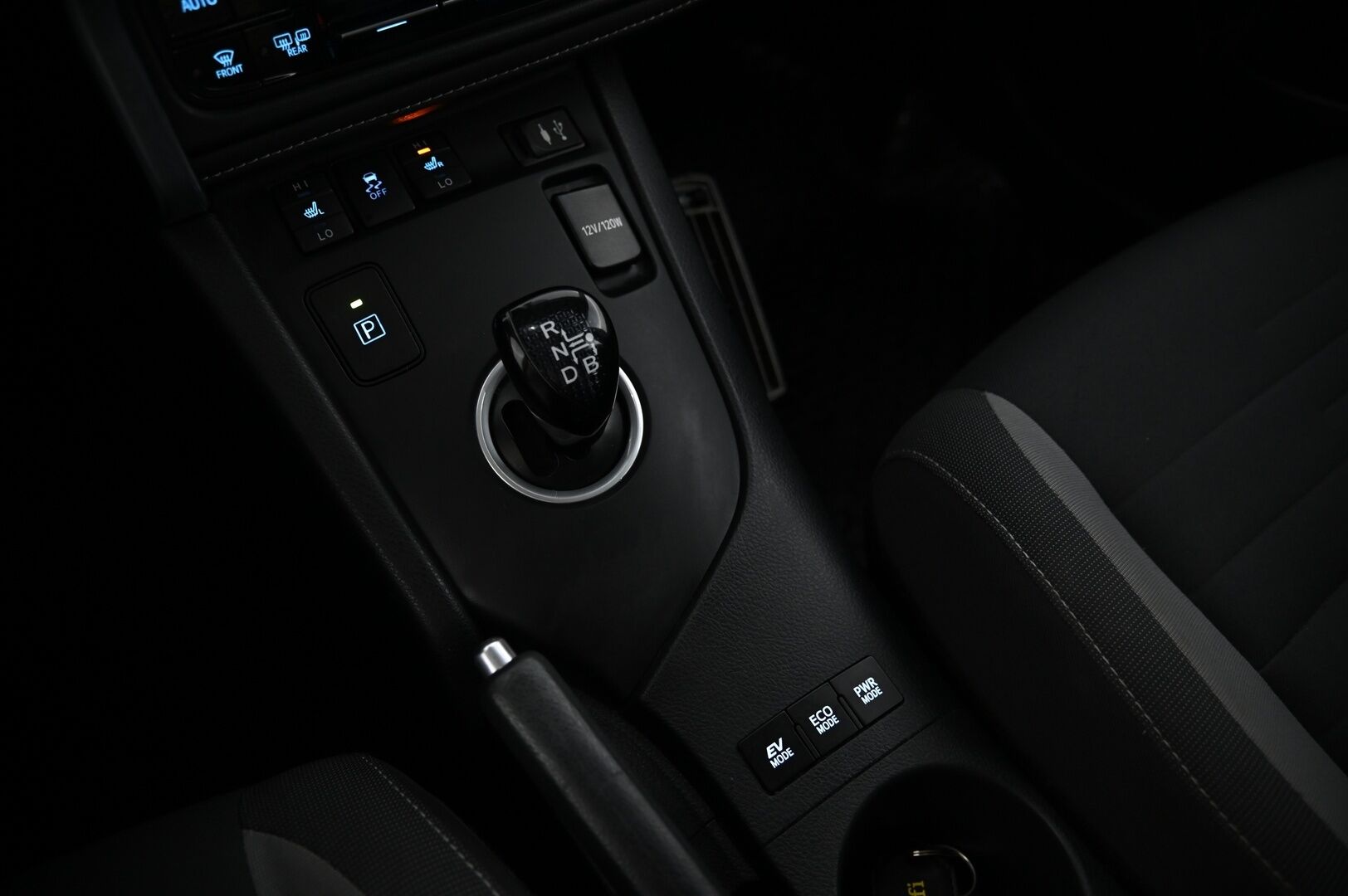 Toyota Auris 2018 Touring Sports 1,8 Hybrid Active * Navi / Vakkari / Lohko / Lane assist / Toyota Online* - 2x renkaat vanteilla / siisti / Taloudellinen / BT * 