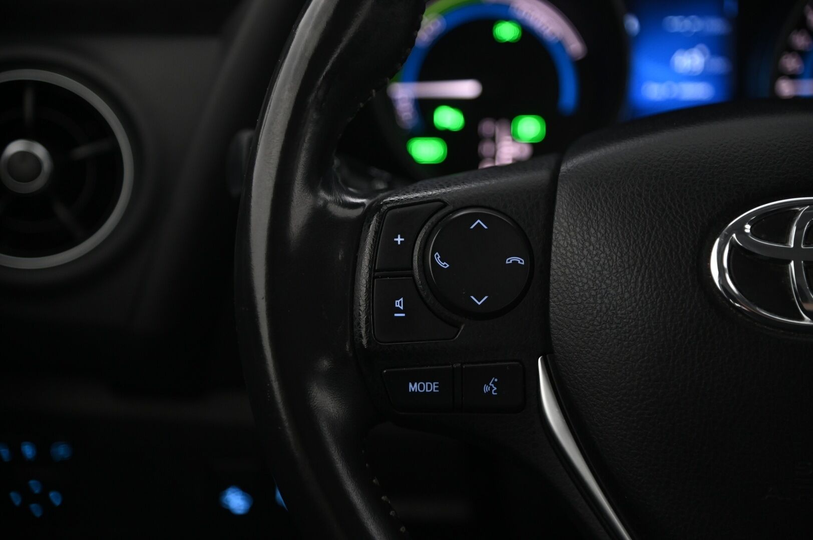 Toyota Auris 2018 Touring Sports 1,8 Hybrid Active * Navi / Vakkari / Lohko / Lane assist / Toyota Online* - 2x renkaat vanteilla / siisti / Taloudellinen / BT * 