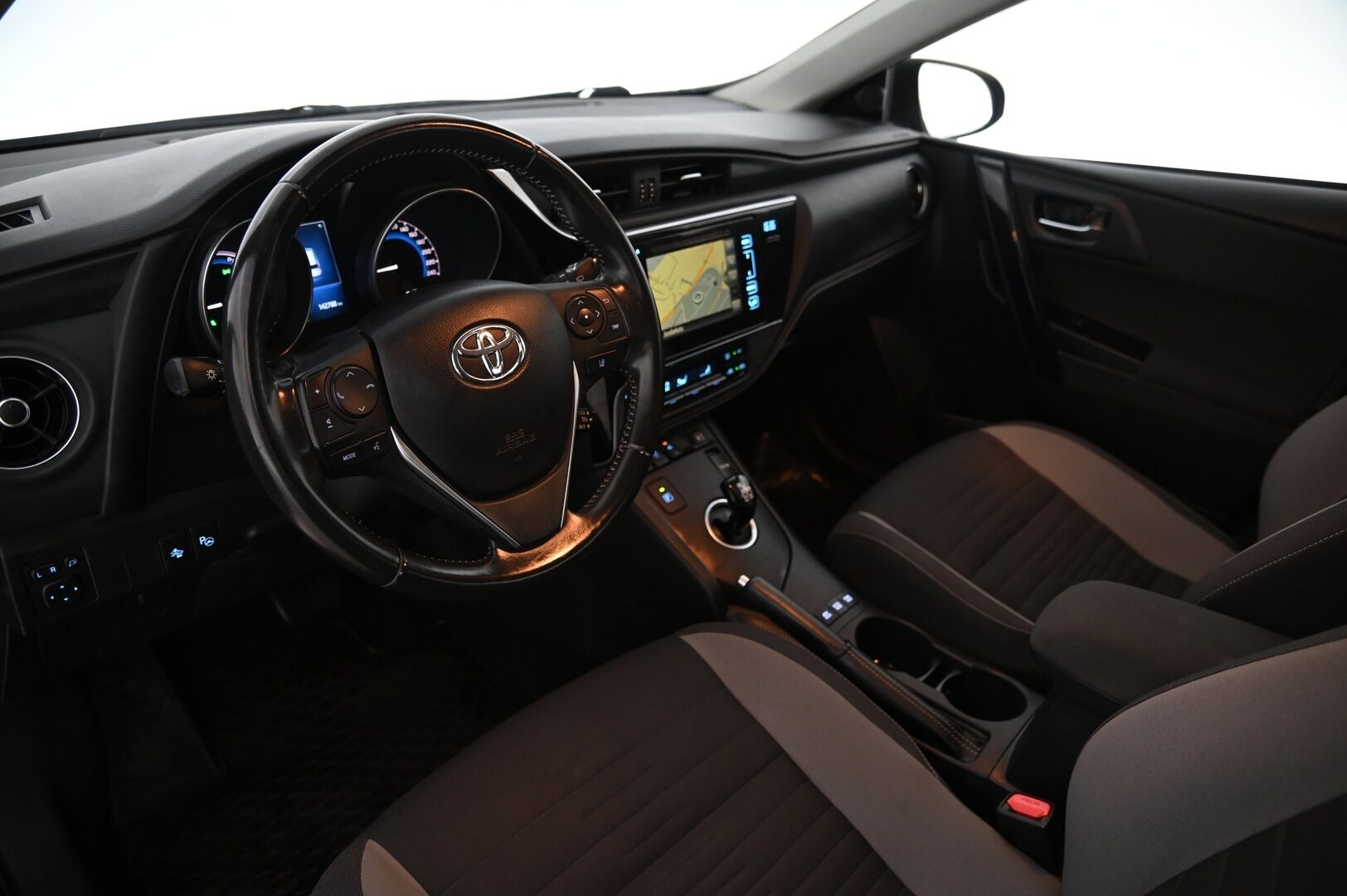Toyota Auris 2018 Touring Sports 1,8 Hybrid Active * Navi / Vakkari / Lohko / Lane assist / Toyota Online* - 2x renkaat vanteilla / siisti / Taloudellinen / BT * 