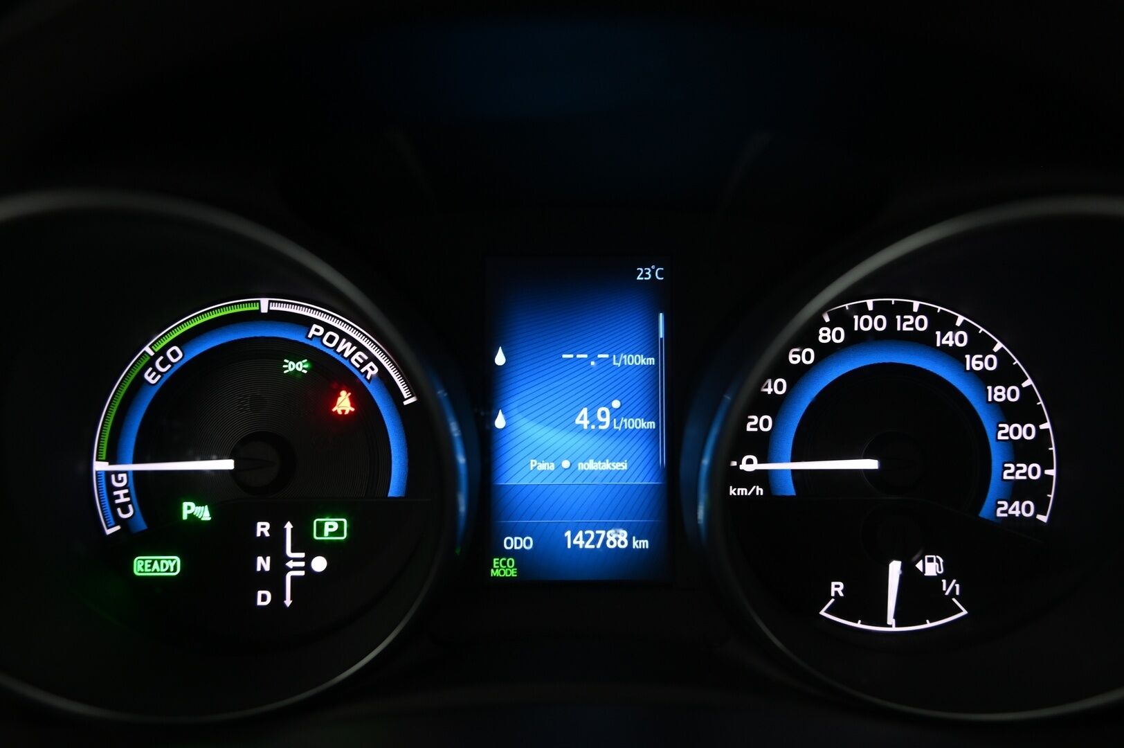 Toyota Auris 2018 Touring Sports 1,8 Hybrid Active * Navi / Vakkari / Lohko / Lane assist / Toyota Online* - 2x renkaat vanteilla / siisti / Taloudellinen / BT * 