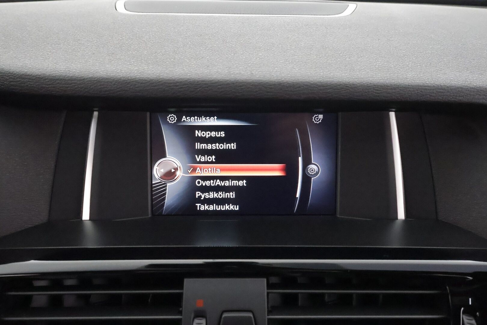 BMW X4 2018 F26 xDrive20d A Business Pro xLine * Webasto / Koukku / Adapt.Xenon / HiFi / Sportnahat / P.Tutkat / Navi * - Comfort Access / Facelift / Suomi-auto / Kahdet renkaat aluvanteilla / Merkkihuollot