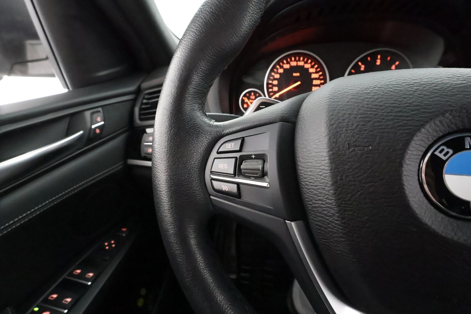 BMW X4 2018 F26 xDrive20d A Business Pro xLine * Webasto / Koukku / Adapt.Xenon / HiFi / Sportnahat / P.Tutkat / Navi * - Comfort Access / Facelift / Suomi-auto / Kahdet renkaat aluvanteilla / Merkkihuollot