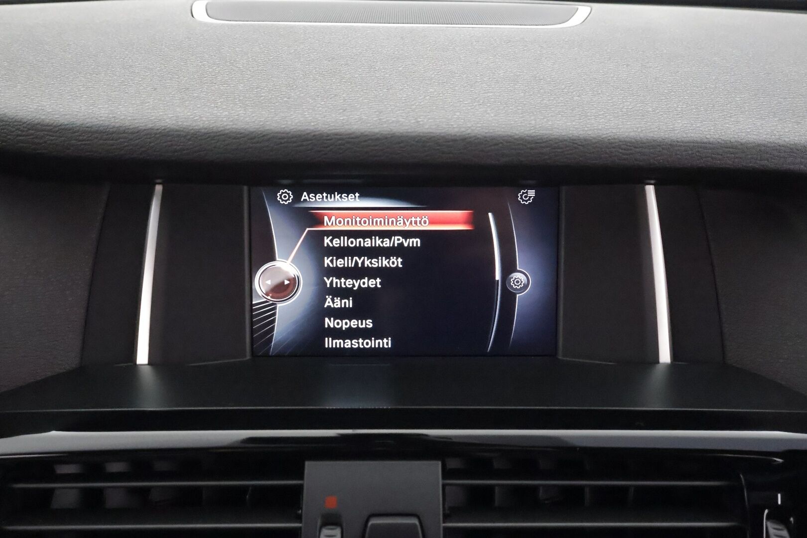 BMW X4 2018 F26 xDrive20d A Business Pro xLine * Webasto / Koukku / Adapt.Xenon / HiFi / Sportnahat / P.Tutkat / Navi * - Comfort Access / Facelift / Suomi-auto / Kahdet renkaat aluvanteilla / Merkkihuollot