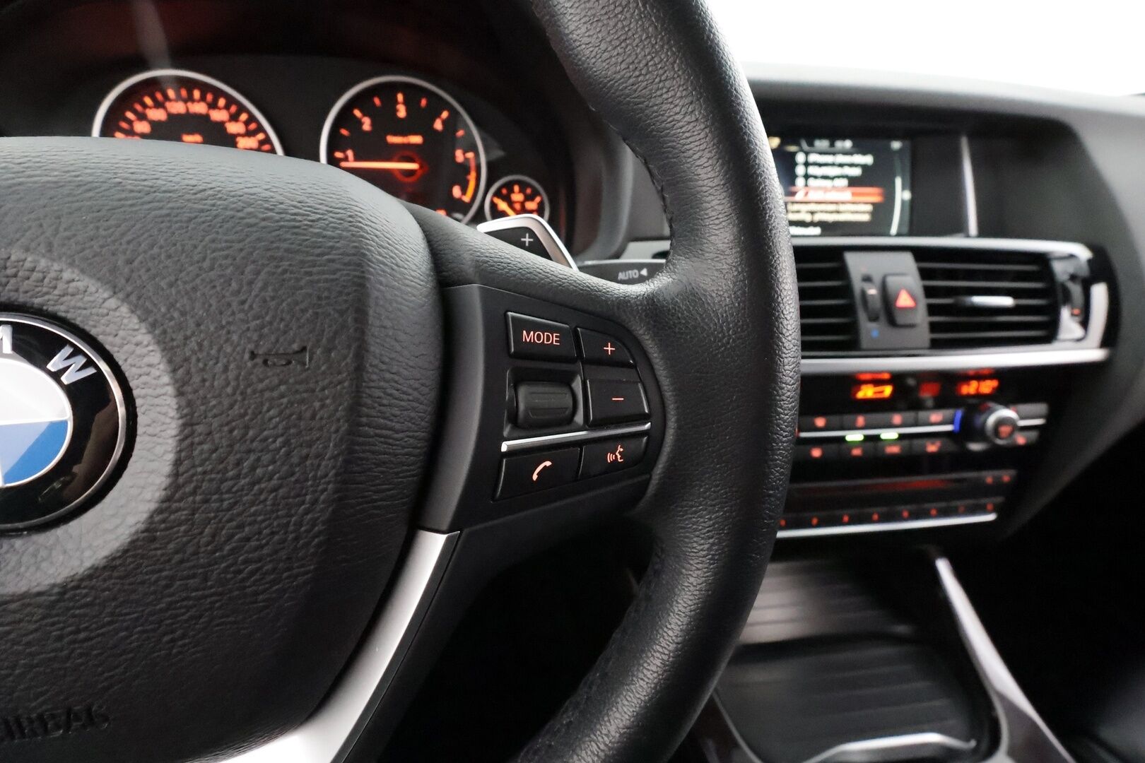 BMW X4 2018 F26 xDrive20d A Business Pro xLine * Webasto / Koukku / Adapt.Xenon / HiFi / Sportnahat / P.Tutkat / Navi * - Comfort Access / Facelift / Suomi-auto / Kahdet renkaat aluvanteilla / Merkkihuollot