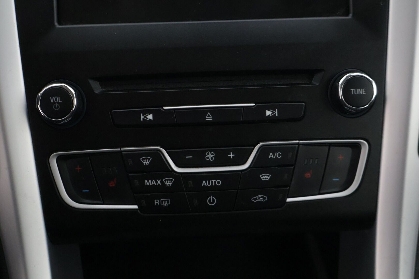 Ford Mondeo 2018 1,5 TDCi 120hv ECOnetic M6 Trend Wagon * Webasto / Vakionopeudensäädin / Lämmitettävä tuulilasi / P-Tutkat * - Suomi-auto / Apple &  Android 