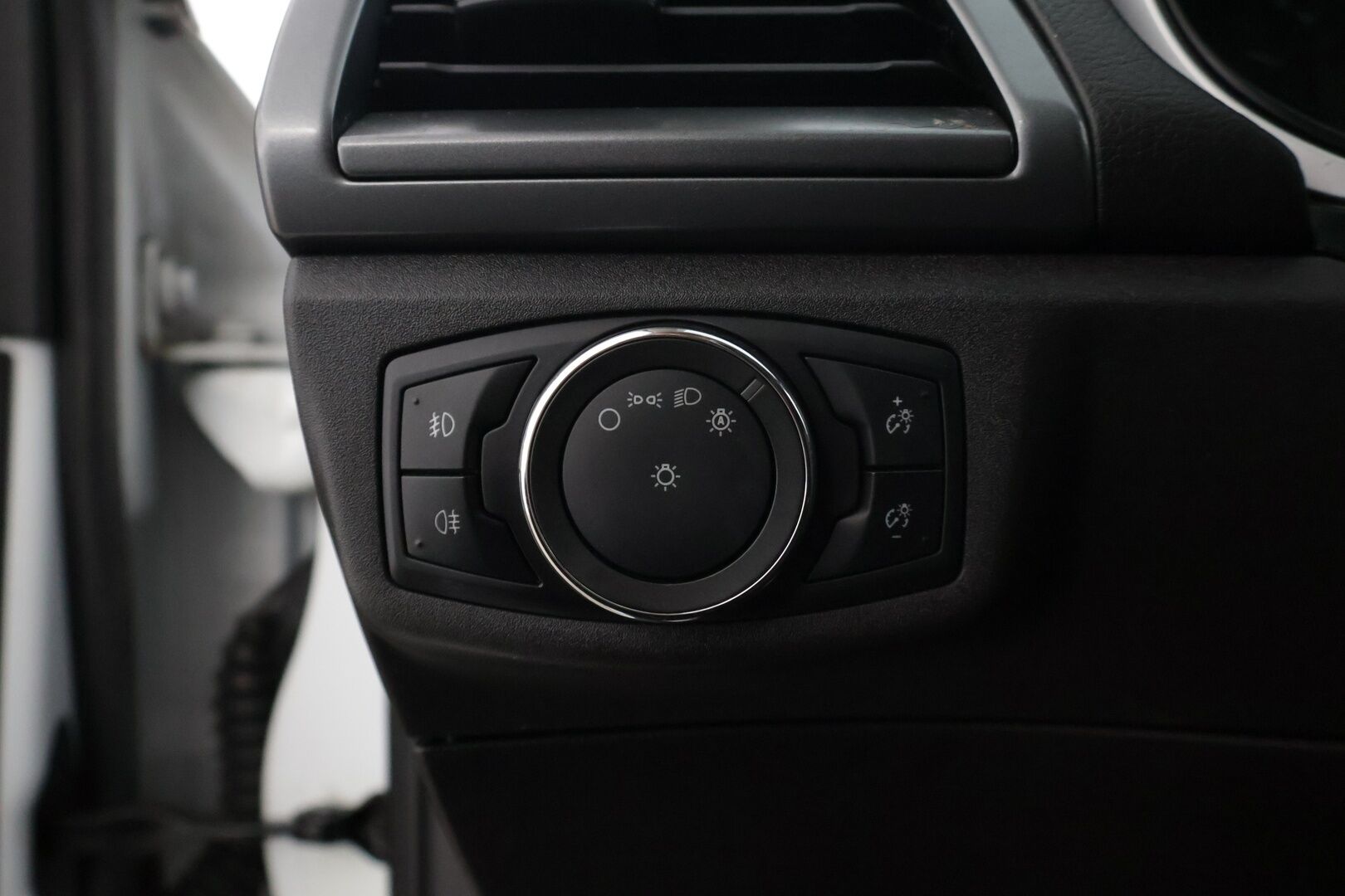 Ford Mondeo 2018 1,5 TDCi 120hv ECOnetic M6 Trend Wagon * Webasto / Vakionopeudensäädin / Lämmitettävä tuulilasi / P-Tutkat * - Suomi-auto / Apple &  Android 