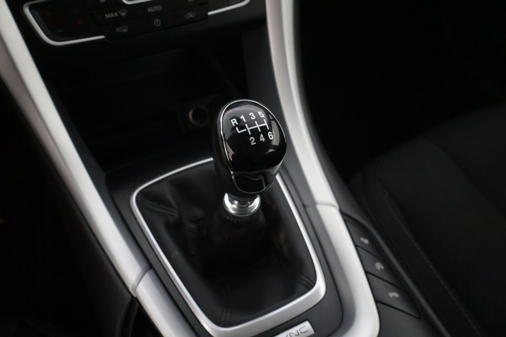 Ford Mondeo 2018 1,5 TDCi 120hv ECOnetic M6 Trend Wagon * Webasto / Vakionopeudensäädin / Lämmitettävä tuulilasi / P-Tutkat * - Suomi-auto / Apple &  Android 