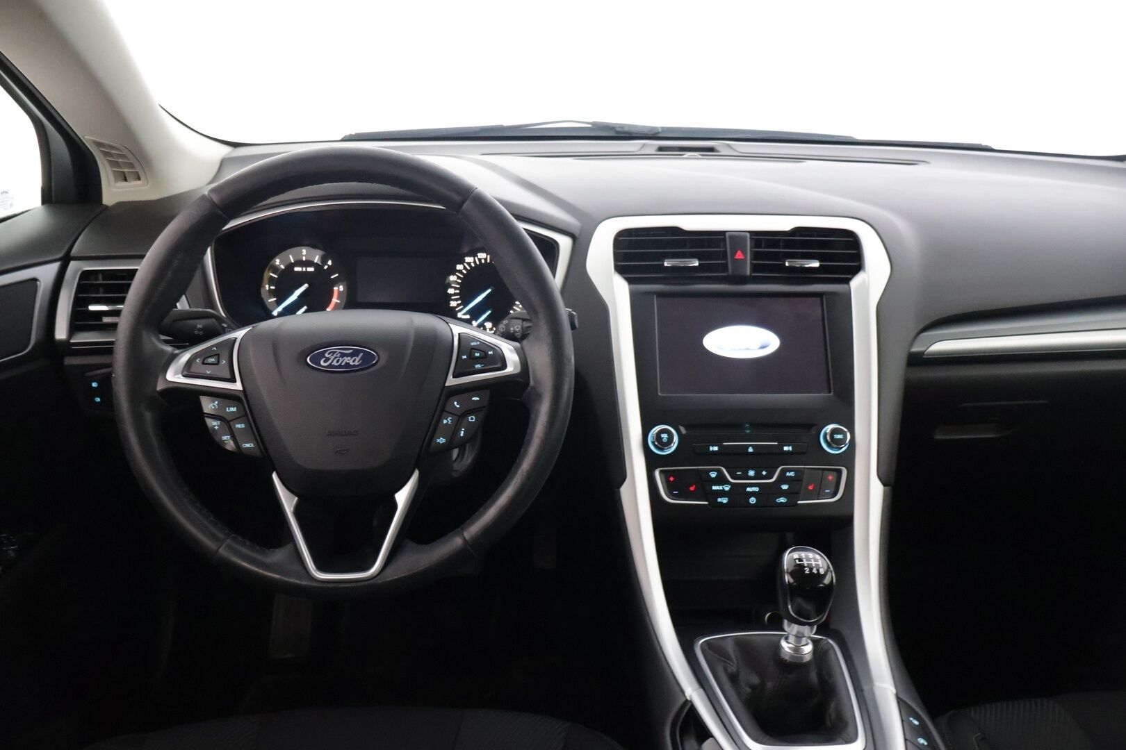 Ford Mondeo 2018 1,5 TDCi 120hv ECOnetic M6 Trend Wagon * Webasto / Vakionopeudensäädin / Lämmitettävä tuulilasi / P-Tutkat * - Suomi-auto / Apple &  Android 