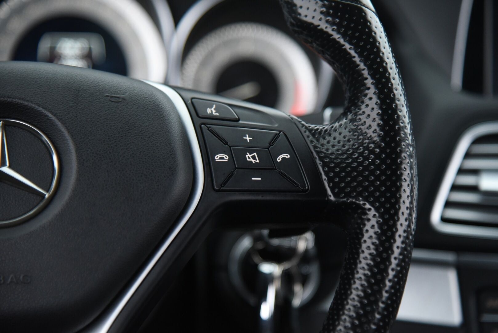 Mercedes-Benz E 2015 200 BE Coupé A / Lohko + sisä / P. Tutkat / Puolinahat / Navi / Juuri huollettu / 2x Hyvät renkaat - Juuri Saapunut! Upea yksilö