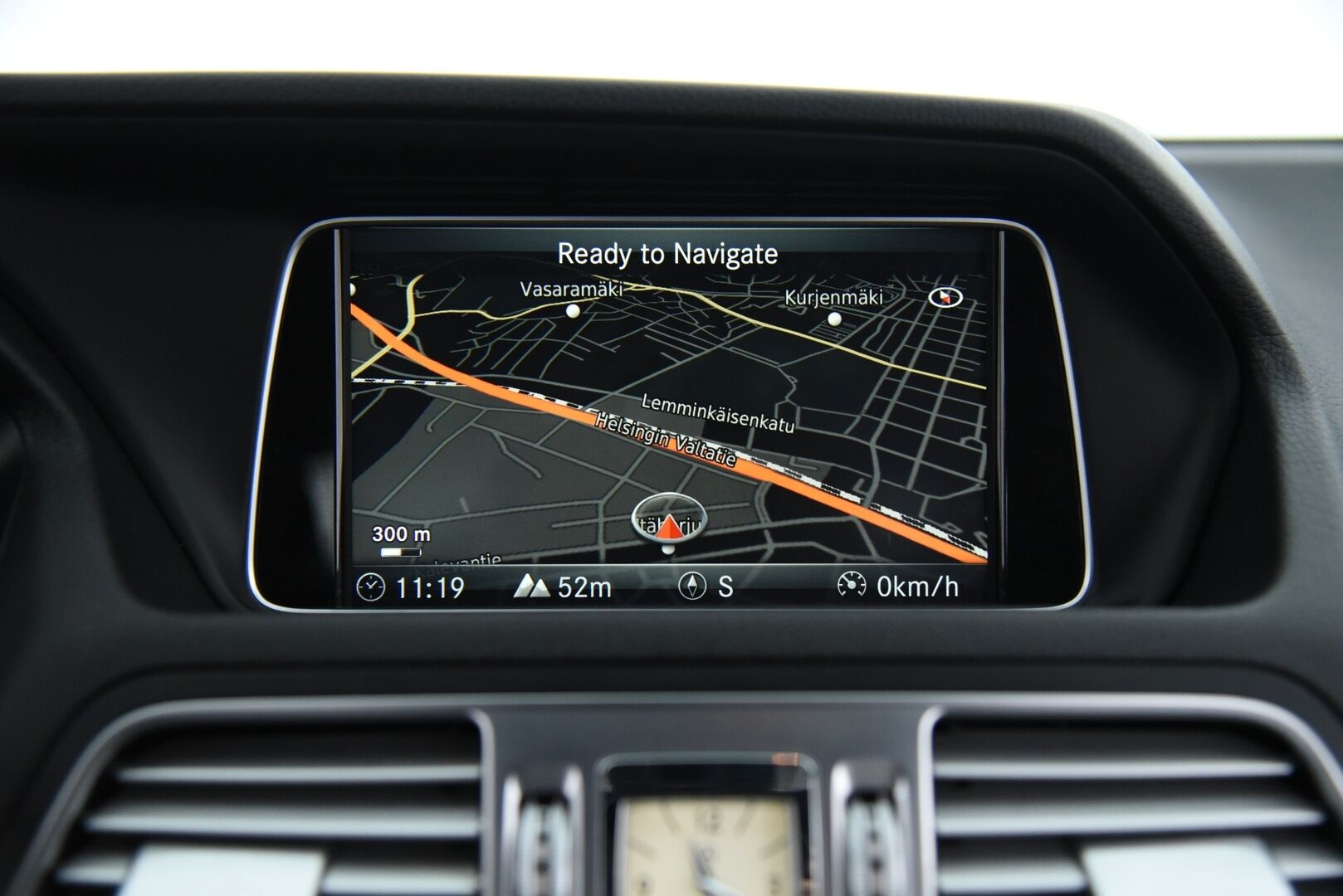 Mercedes-Benz E 2015 200 BE Coupé A / Lohko + sisä / P. Tutkat / Puolinahat / Navi / Juuri huollettu / 2x Hyvät renkaat - Juuri Saapunut! Upea yksilö