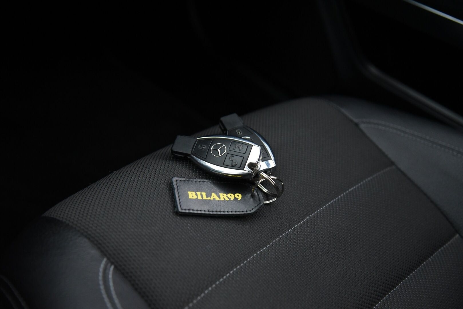 Mercedes-Benz E 2015 200 BE Coupé A * Lohko + sisä / P. Tutkat / Puolinahat / Navi / Juuri huollettu / 2x Hyvät renkaat * - Uudet Nokian nastat / Upea yksilö - HULLUT AVAJAISHULINAT KORKOTARJOUS 3,29 %