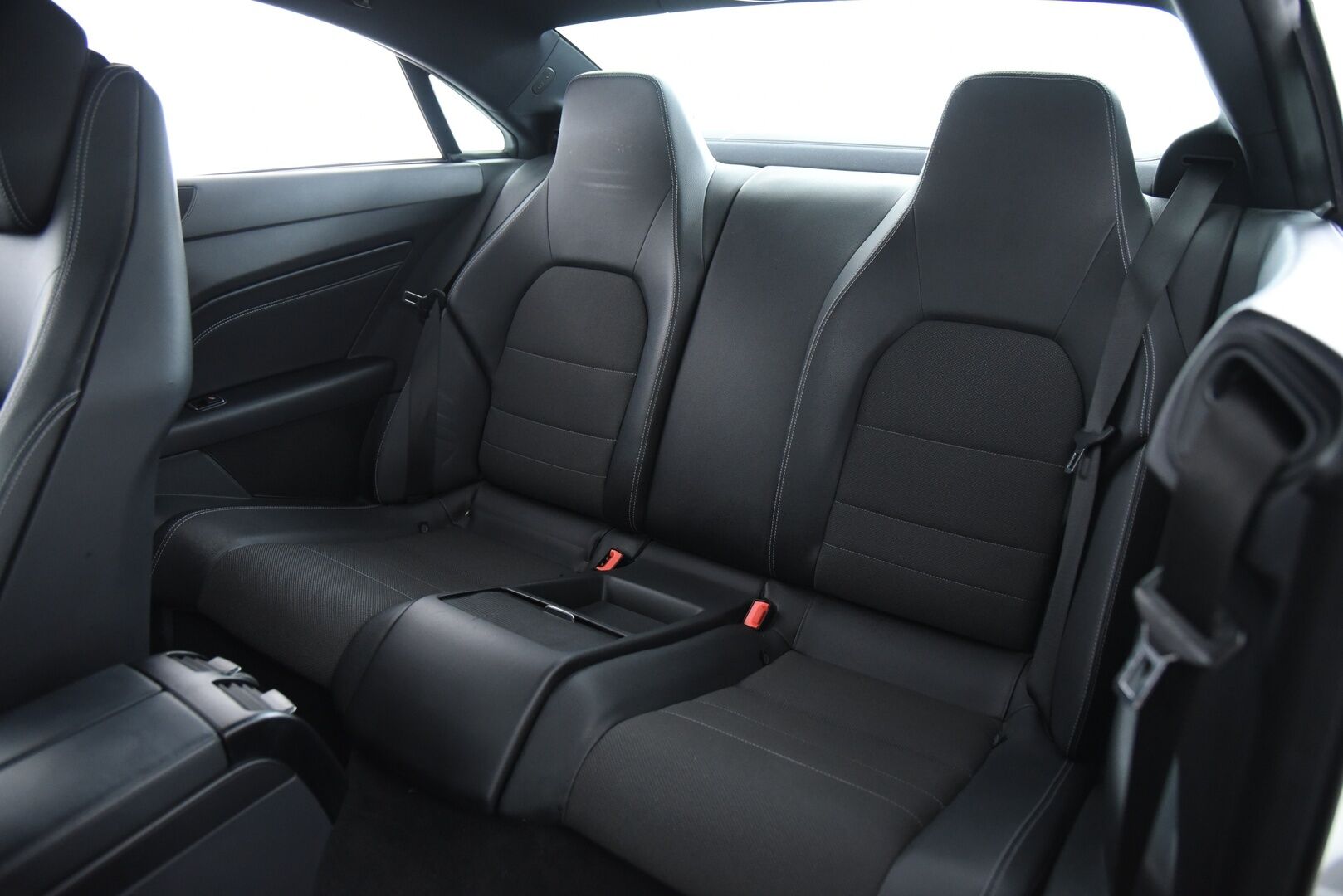 Mercedes-Benz E 2015 200 BE Coupé A / Lohko + sisä / P. Tutkat / Puolinahat / Navi / Juuri huollettu / 2x Hyvät renkaat - Juuri Saapunut! Upea yksilö