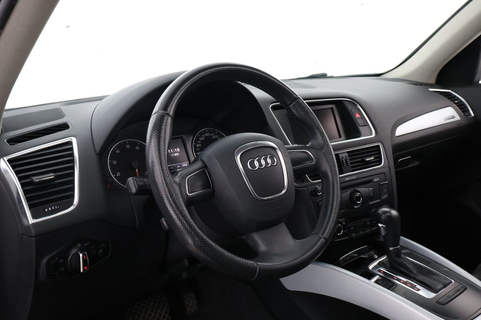 Audi Q5 2009 2.0 TFSI S-tronic Quattro - *NAHKA-ALCANTARA / LASIKATTO / SÄHKÖKONTTI / VETOKOUKKU / VAKKARI* *MYYDÄÄN HUUTOKAUPAT.COMISSA!!